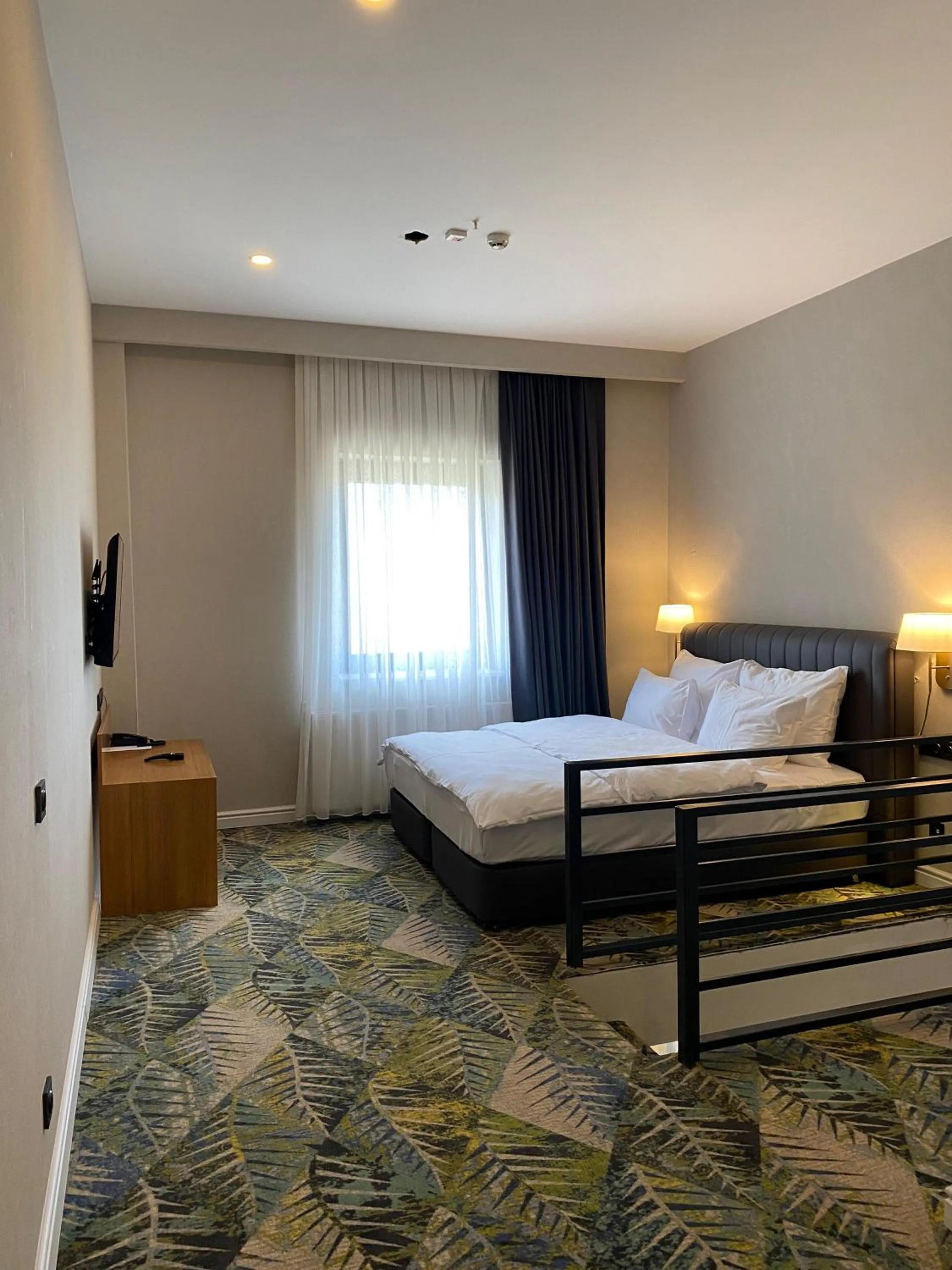 Toilet, Bed in Wyndham Garden Cambasi