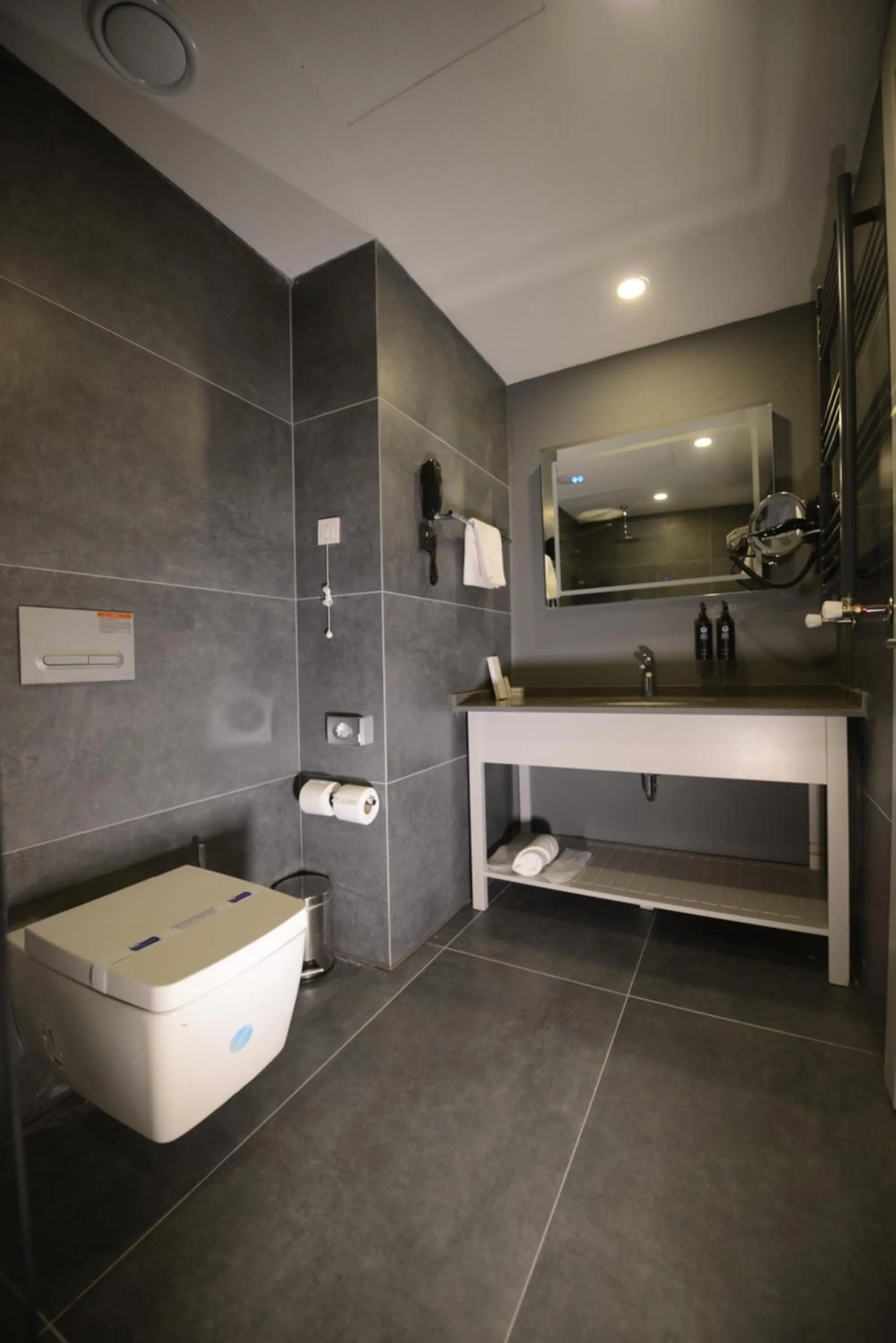 Shower in Wyndham Garden Cambasi