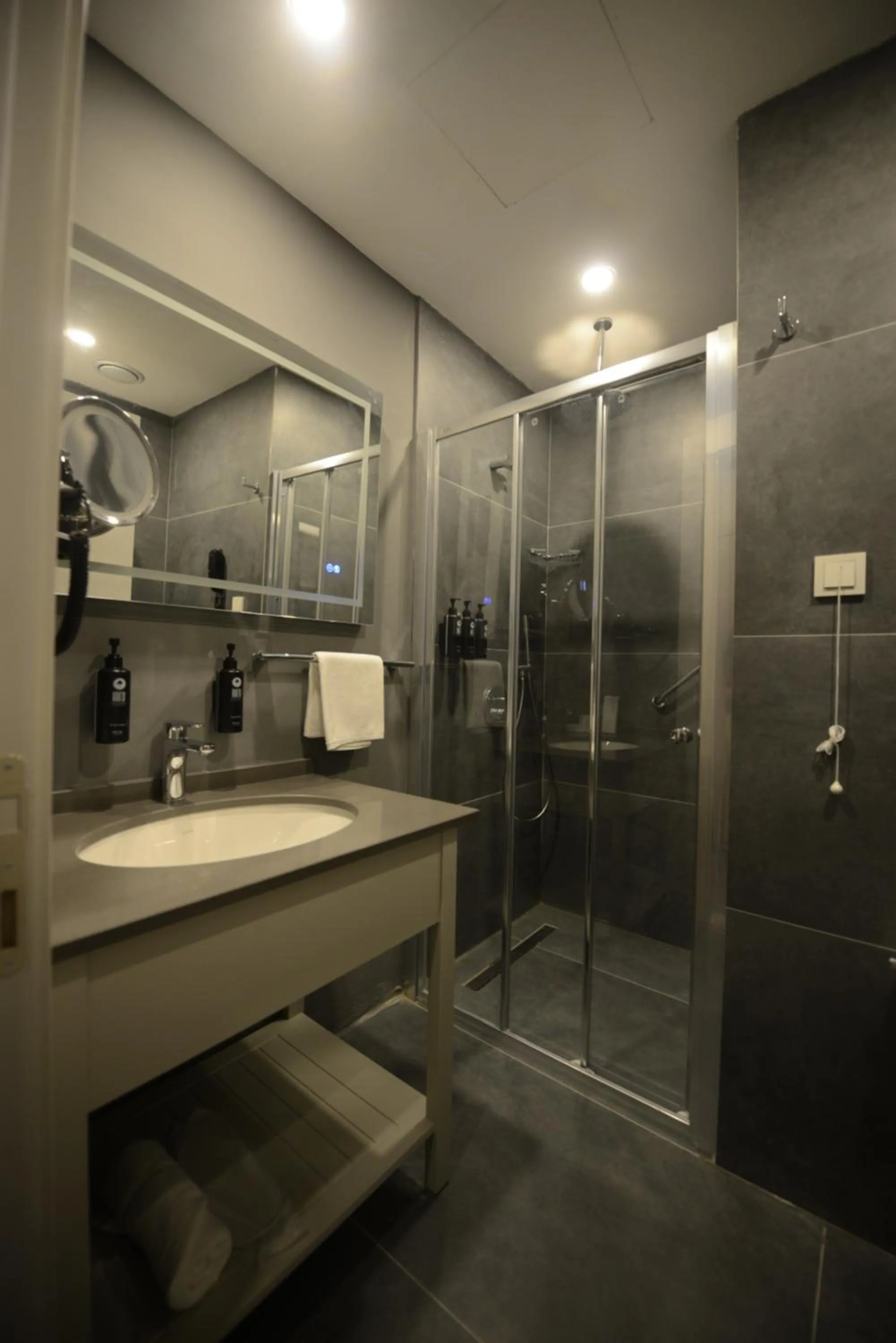 Shower in Wyndham Garden Cambasi