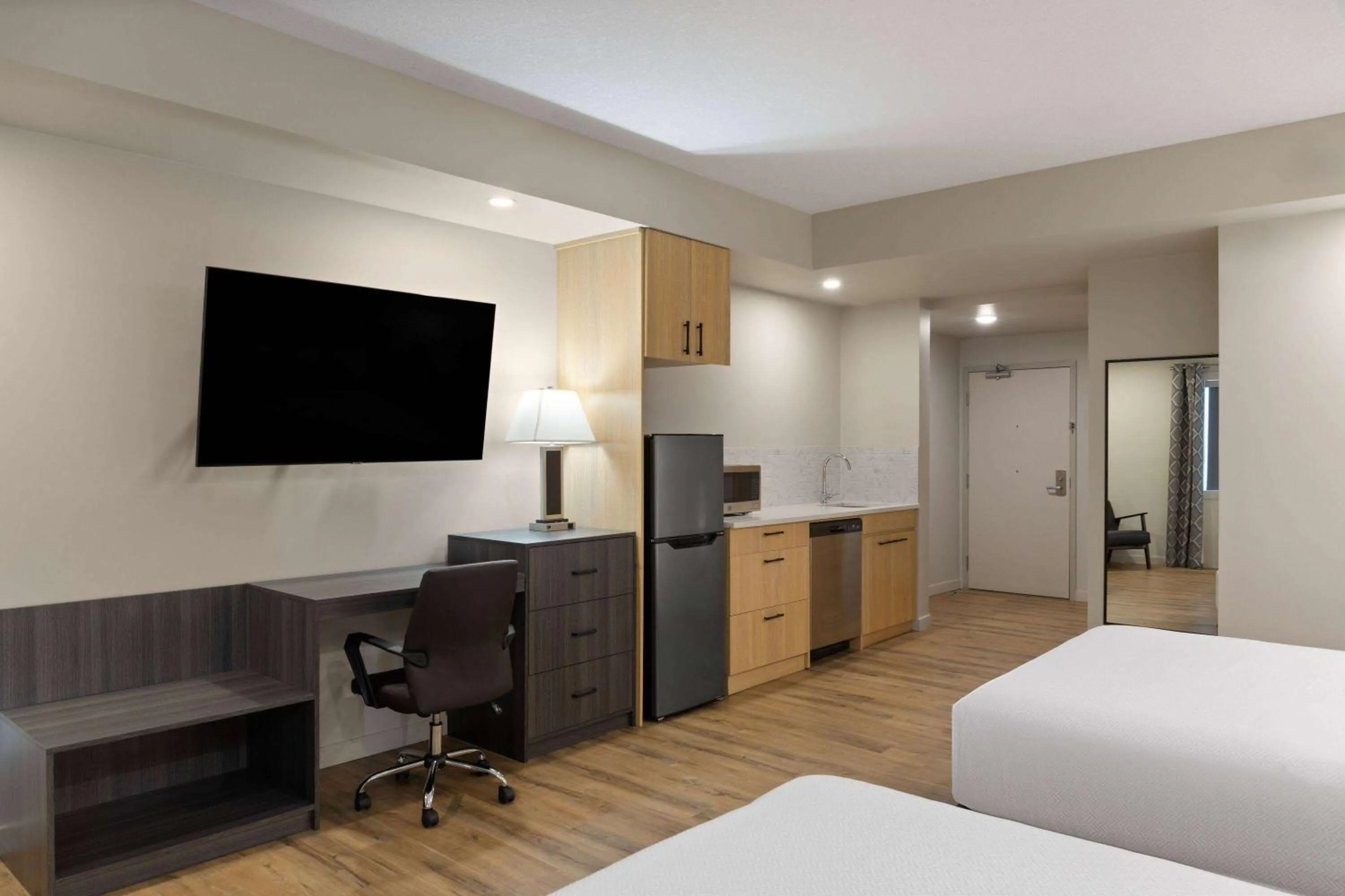 Photo of the whole room, Bed in Baymont by Wyndham West Edmonton