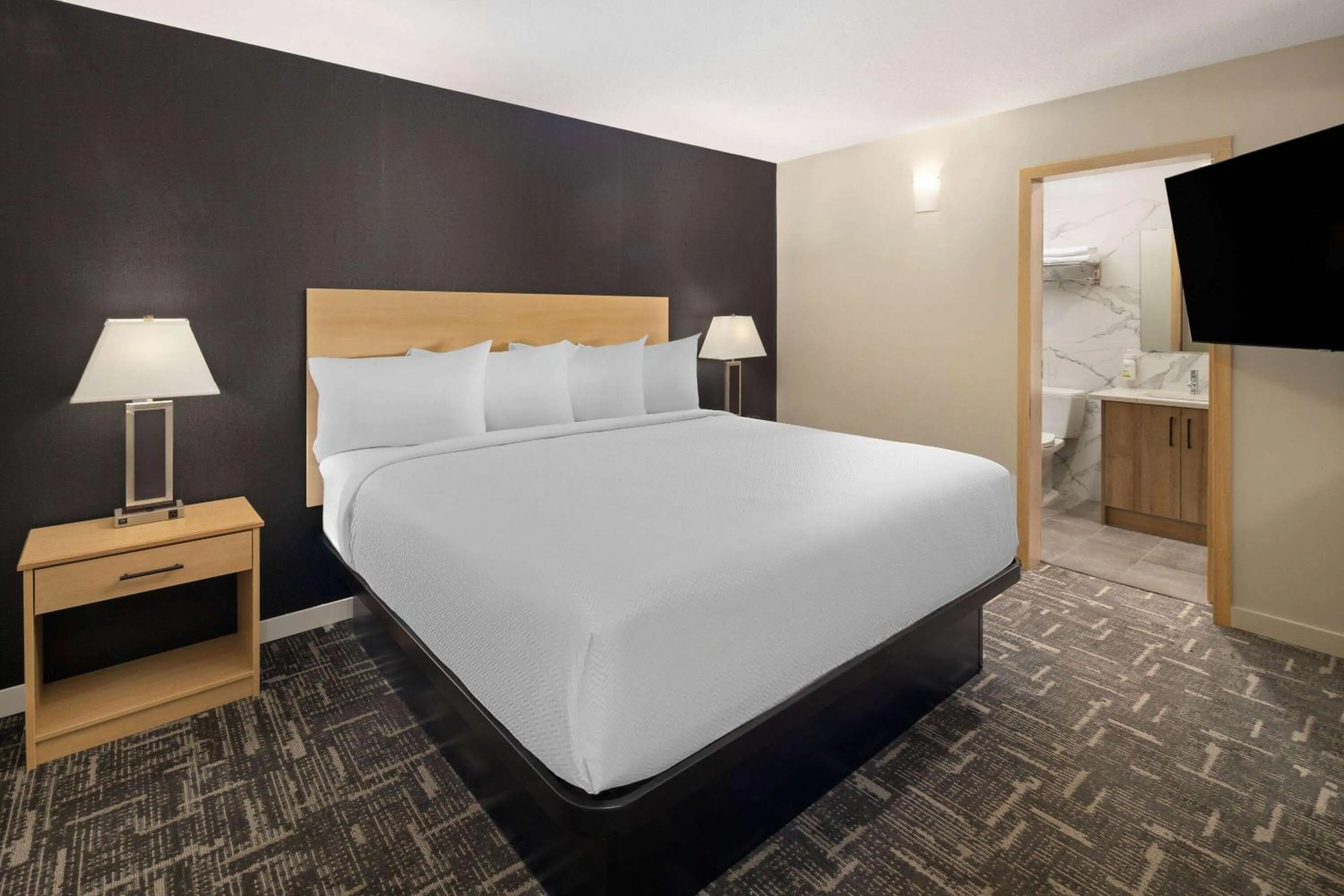 Photo of the whole room, Bed in Baymont by Wyndham West Edmonton