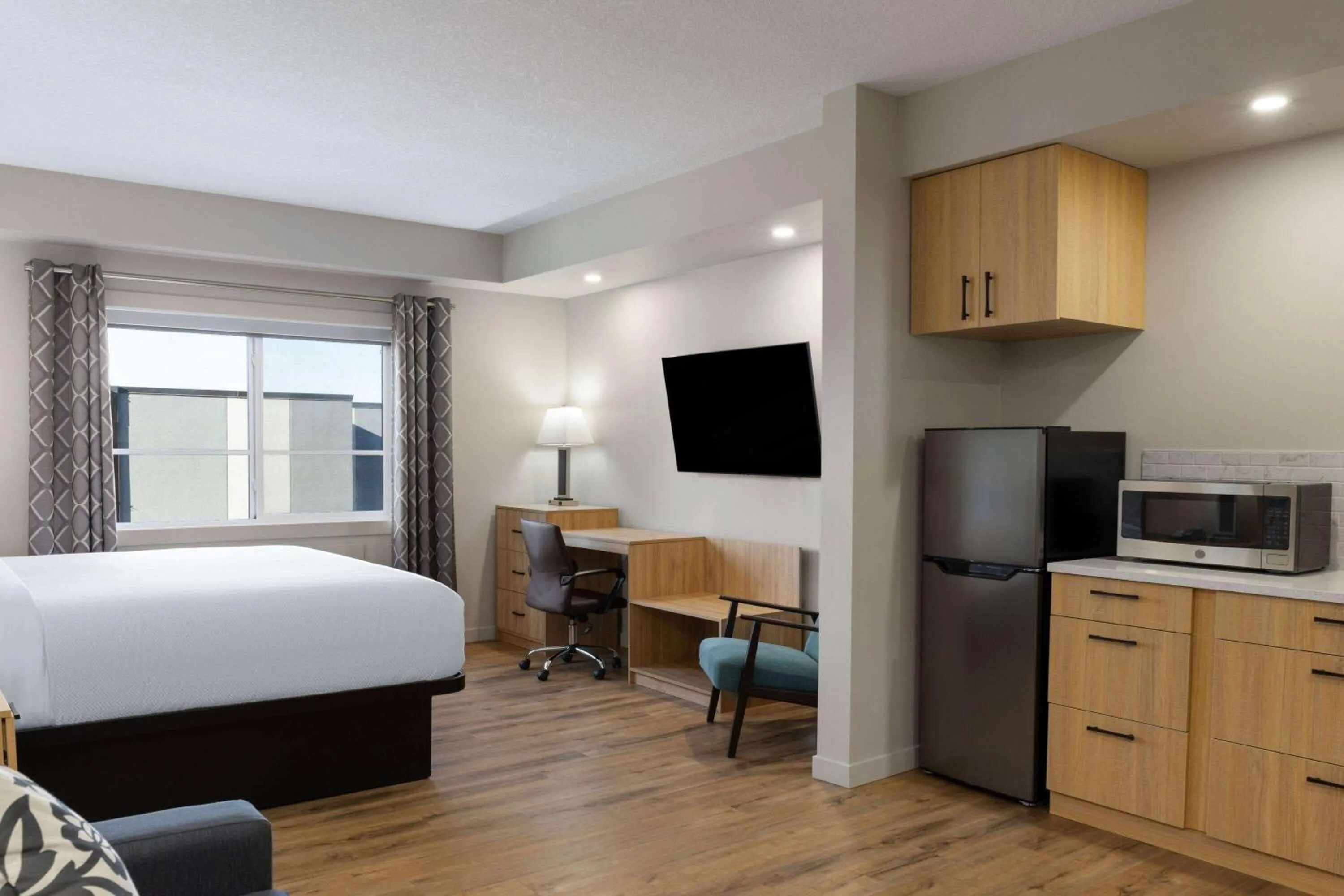 Photo of the whole room, Bed in Baymont by Wyndham West Edmonton