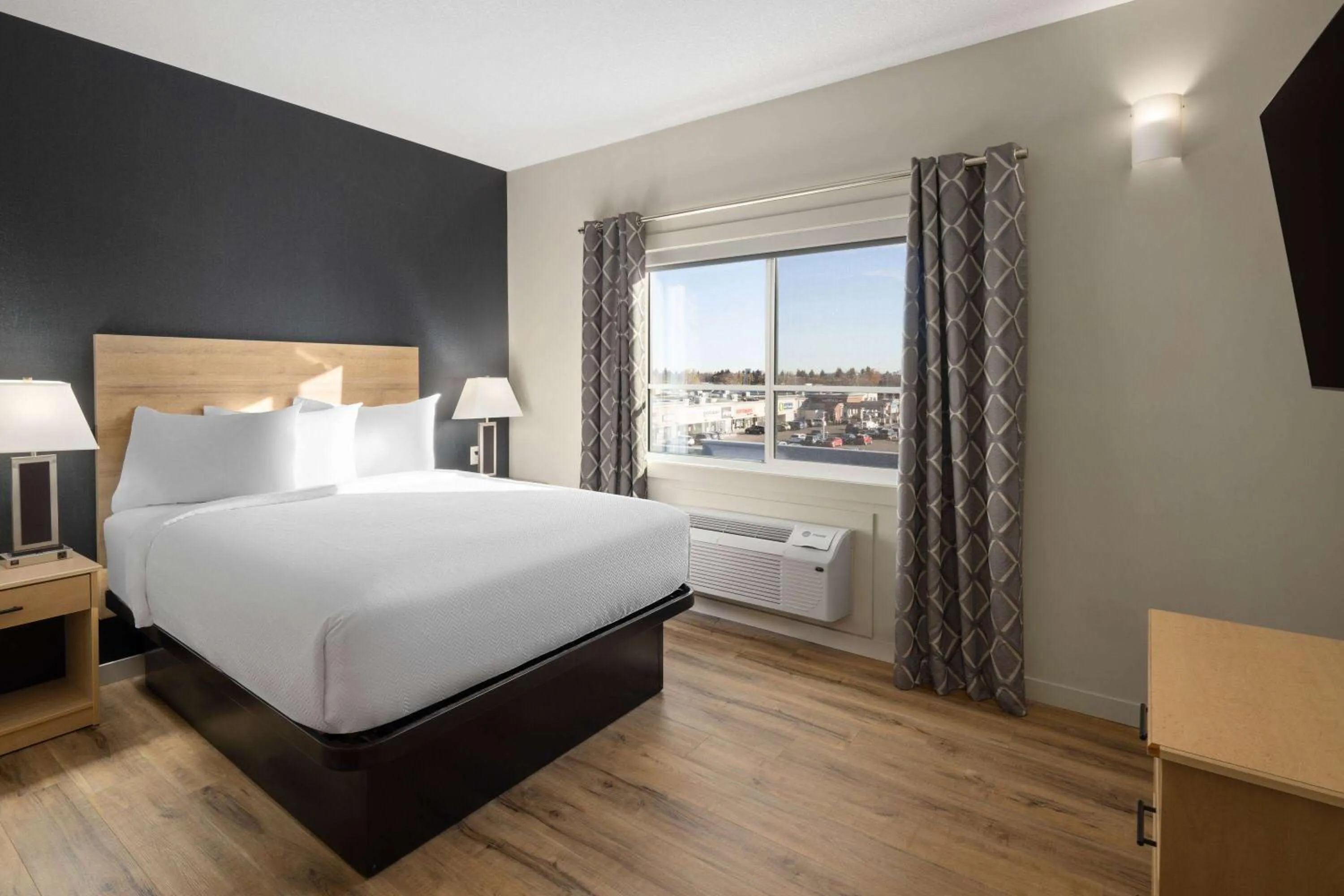 Photo of the whole room, Bed in Baymont by Wyndham West Edmonton