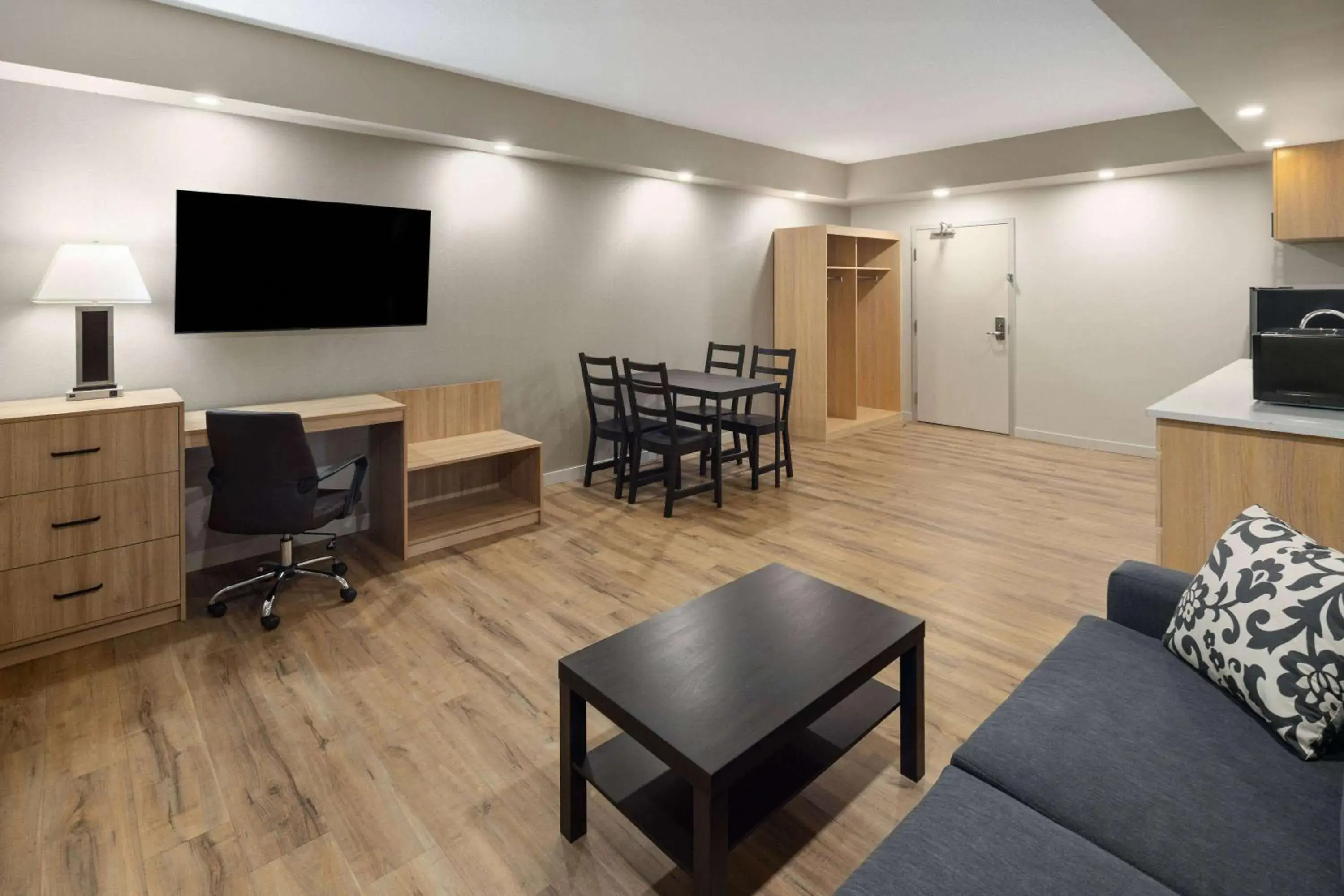 Two-Bedroom Suite with Two King Beds - Non-Smoking in Baymont by Wyndham West Edmonton Two-Bedroom Suite with Two King Beds - Non-Smoking in Baymont by Wyndham West Edmonton