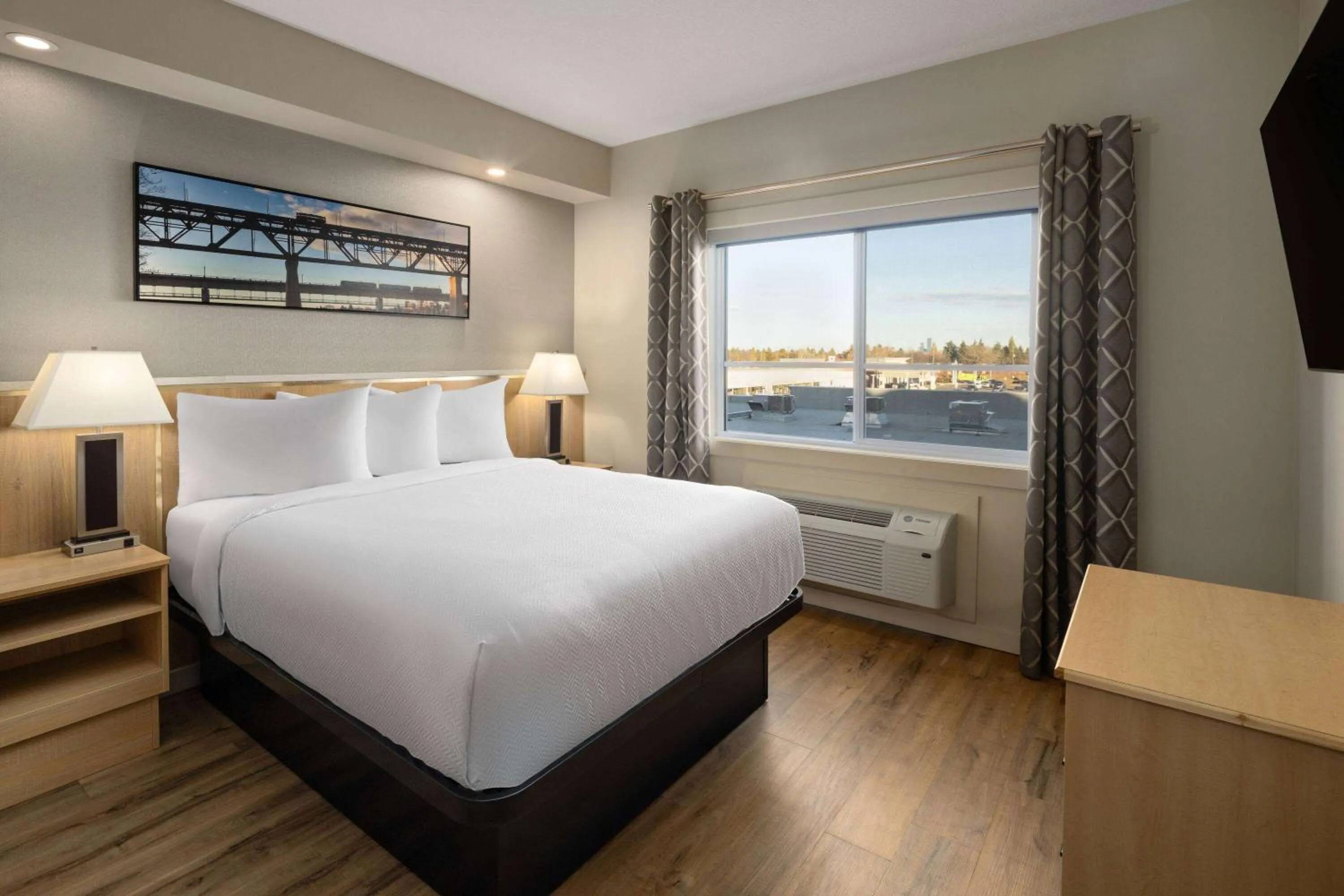 Photo of the whole room, Bed in Baymont by Wyndham West Edmonton