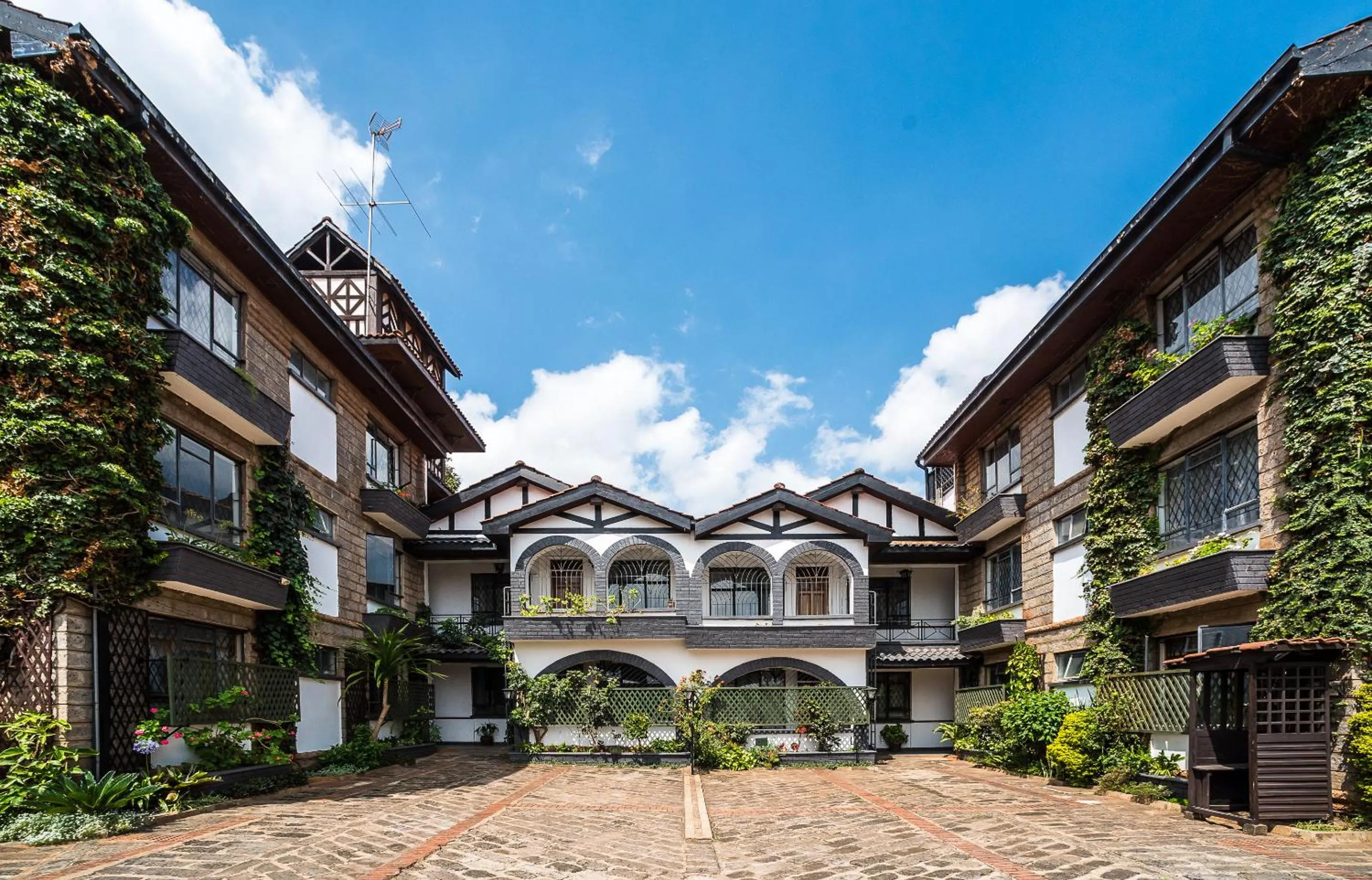 Facade/entrance in The Grand Gables