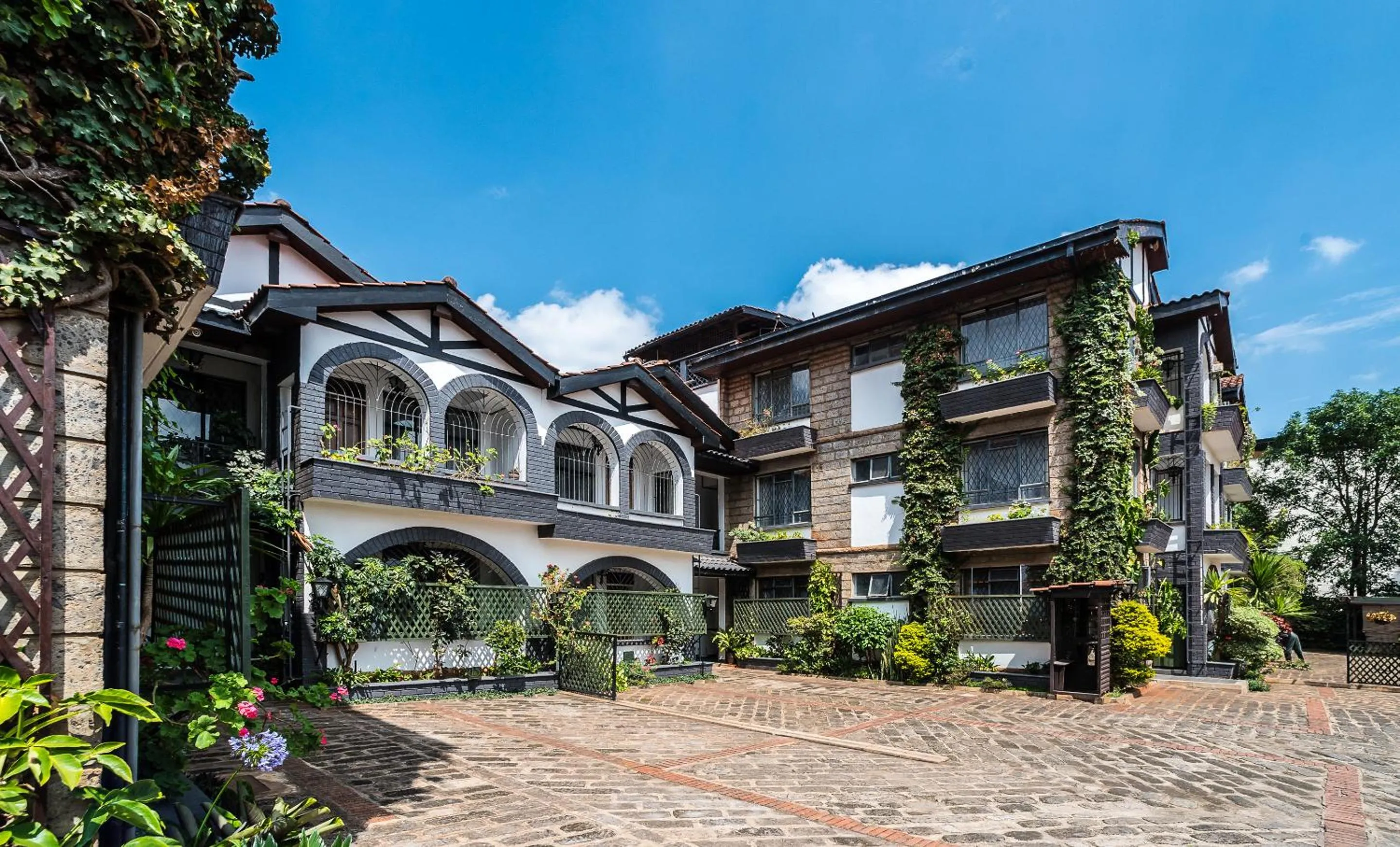 Facade/entrance in The Grand Gables