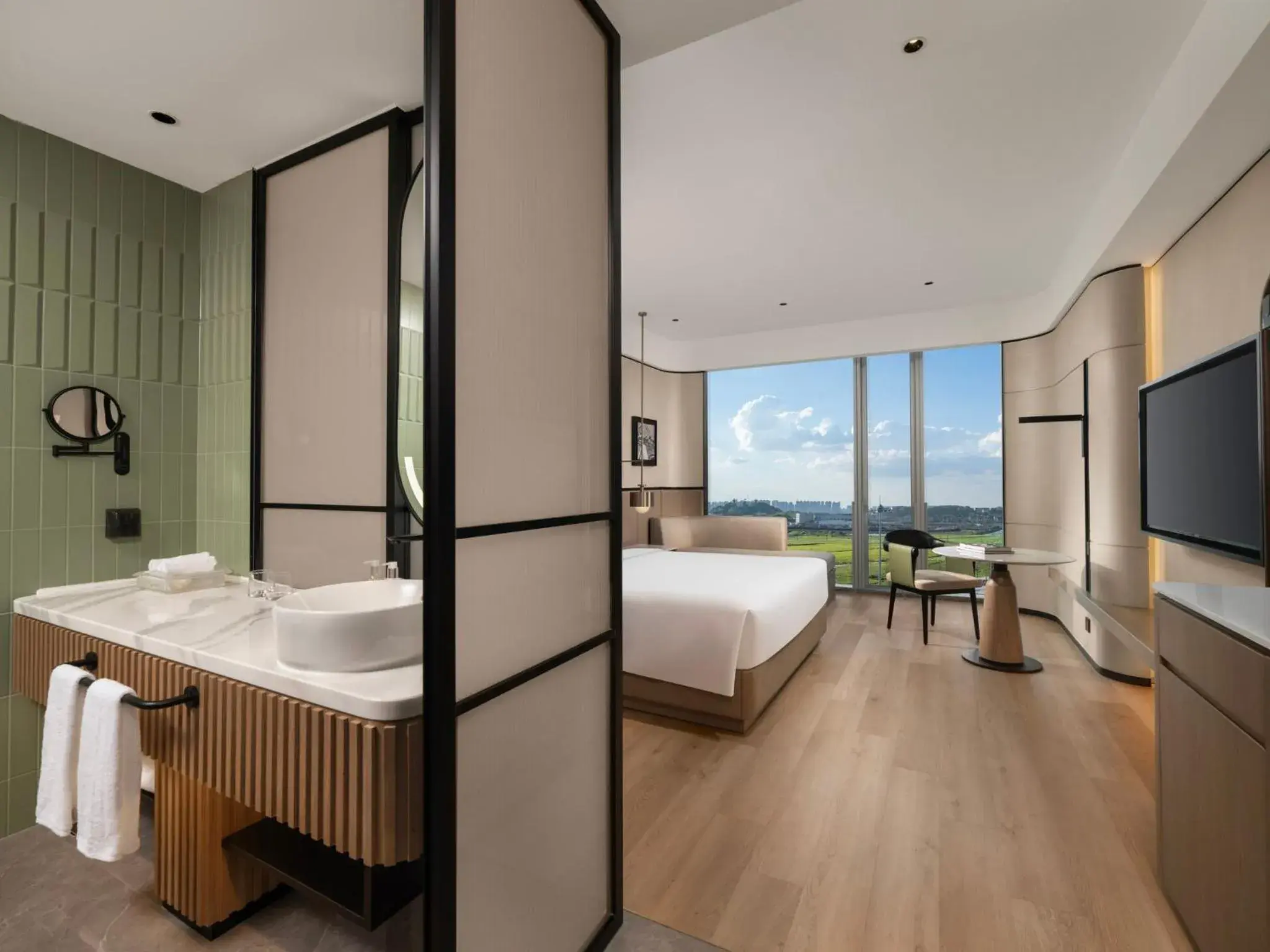 Standard King Room - Disability Access in Holiday Inn Hangzhou GCEC Standard King Room - Disability Access in Holiday Inn Hangzhou GCEC