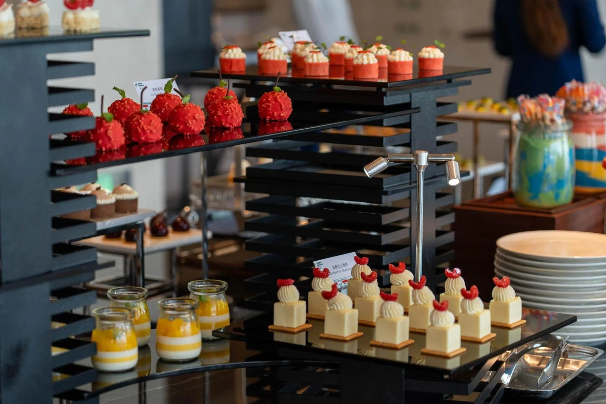 Restaurant/places to eat in Holiday Inn Hangzhou GCEC