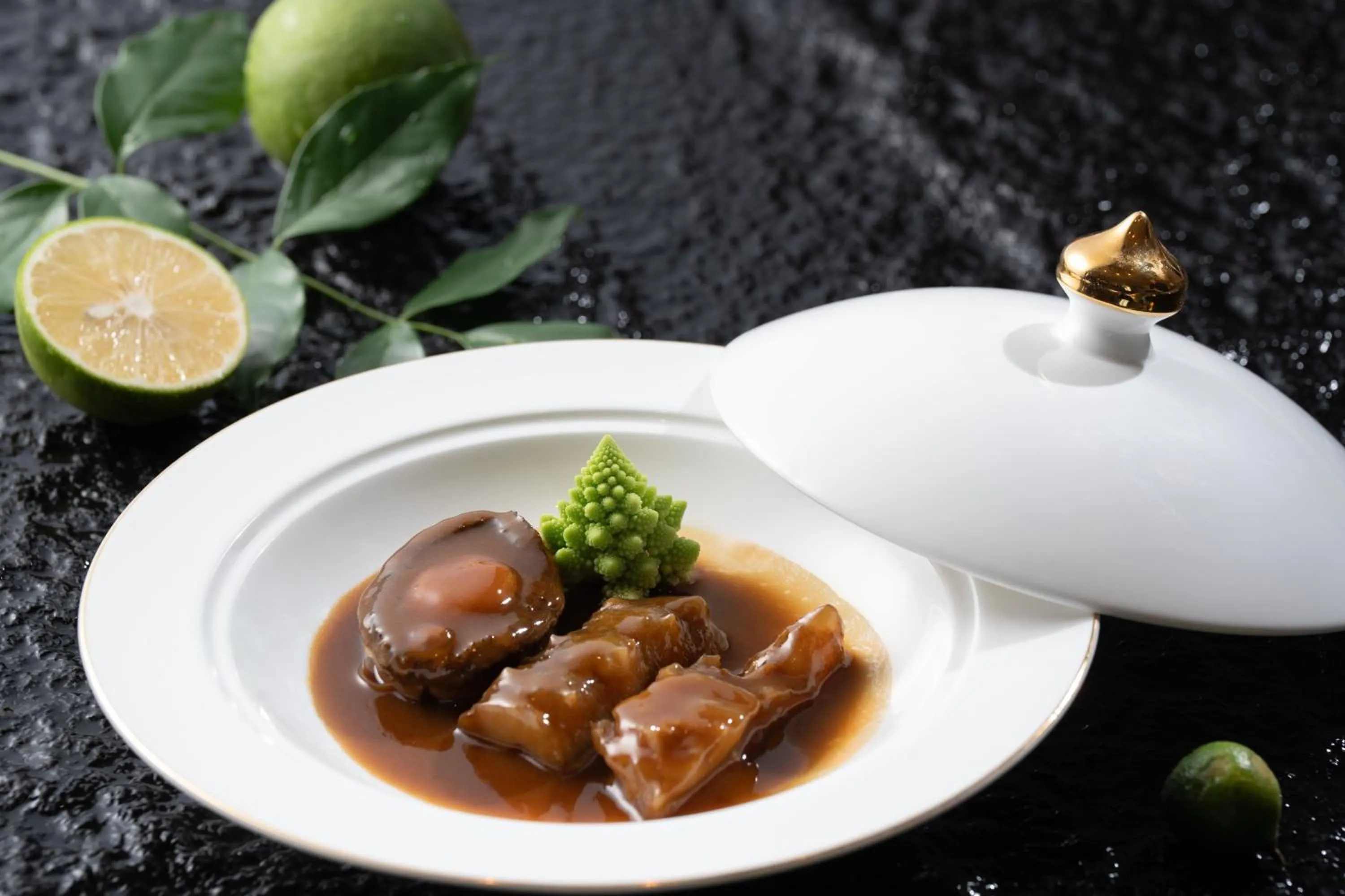 Restaurant/places to eat in Holiday Inn Hangzhou GCEC