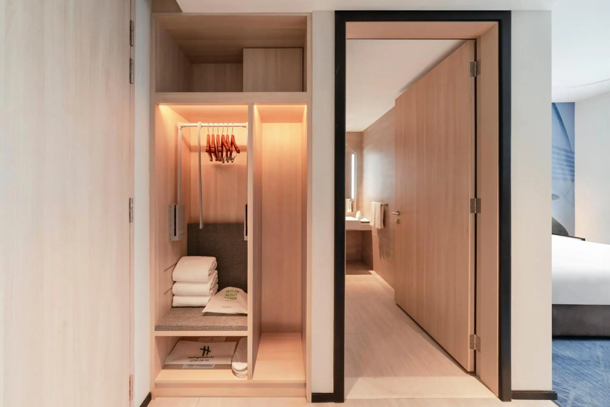 Photo of the whole room, Bed in Holiday Inn Kuala Lumpur Bangsar by IHG