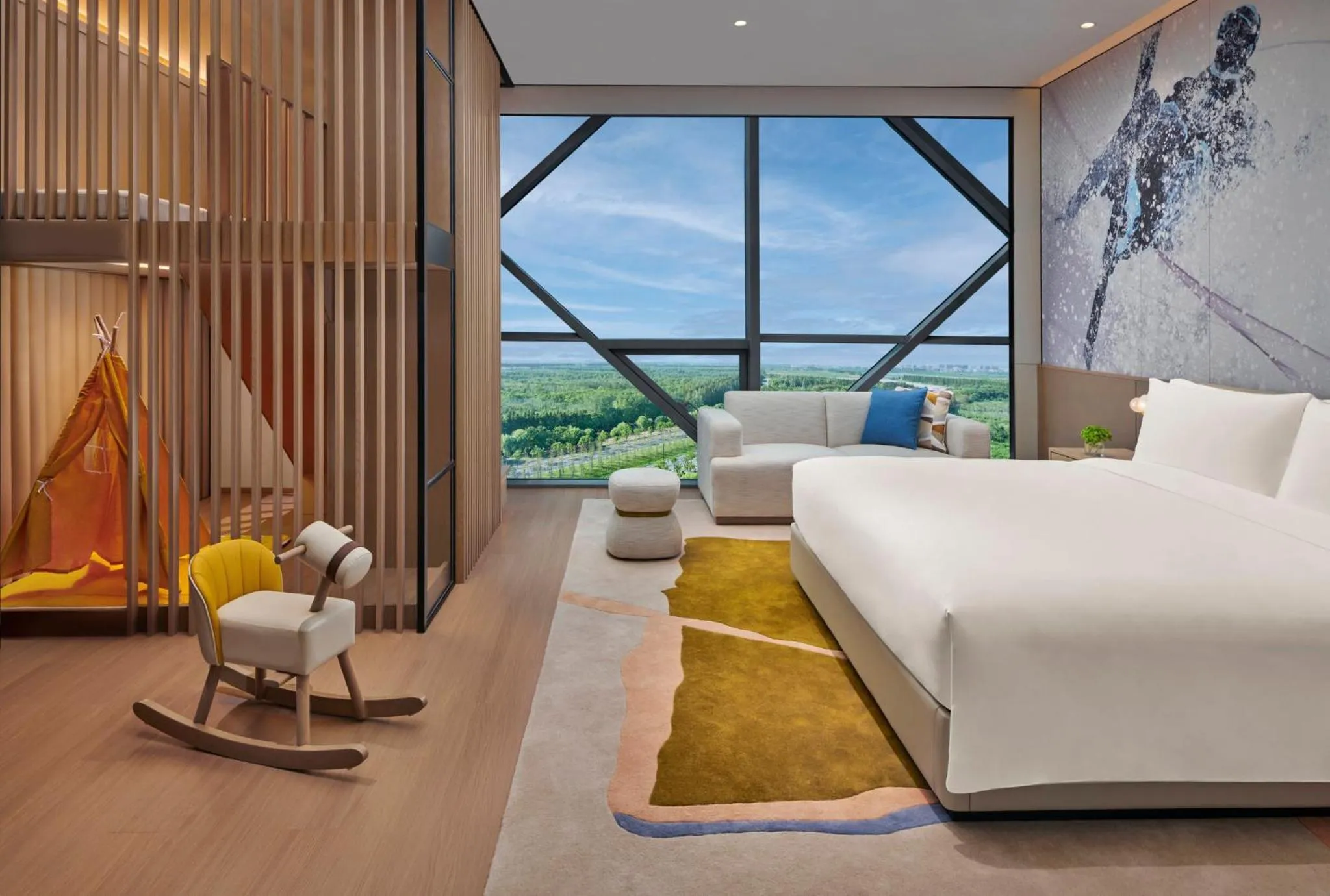 Photo of the whole room, Bed in Crowne Plaza Shanghai Snow World by IHG