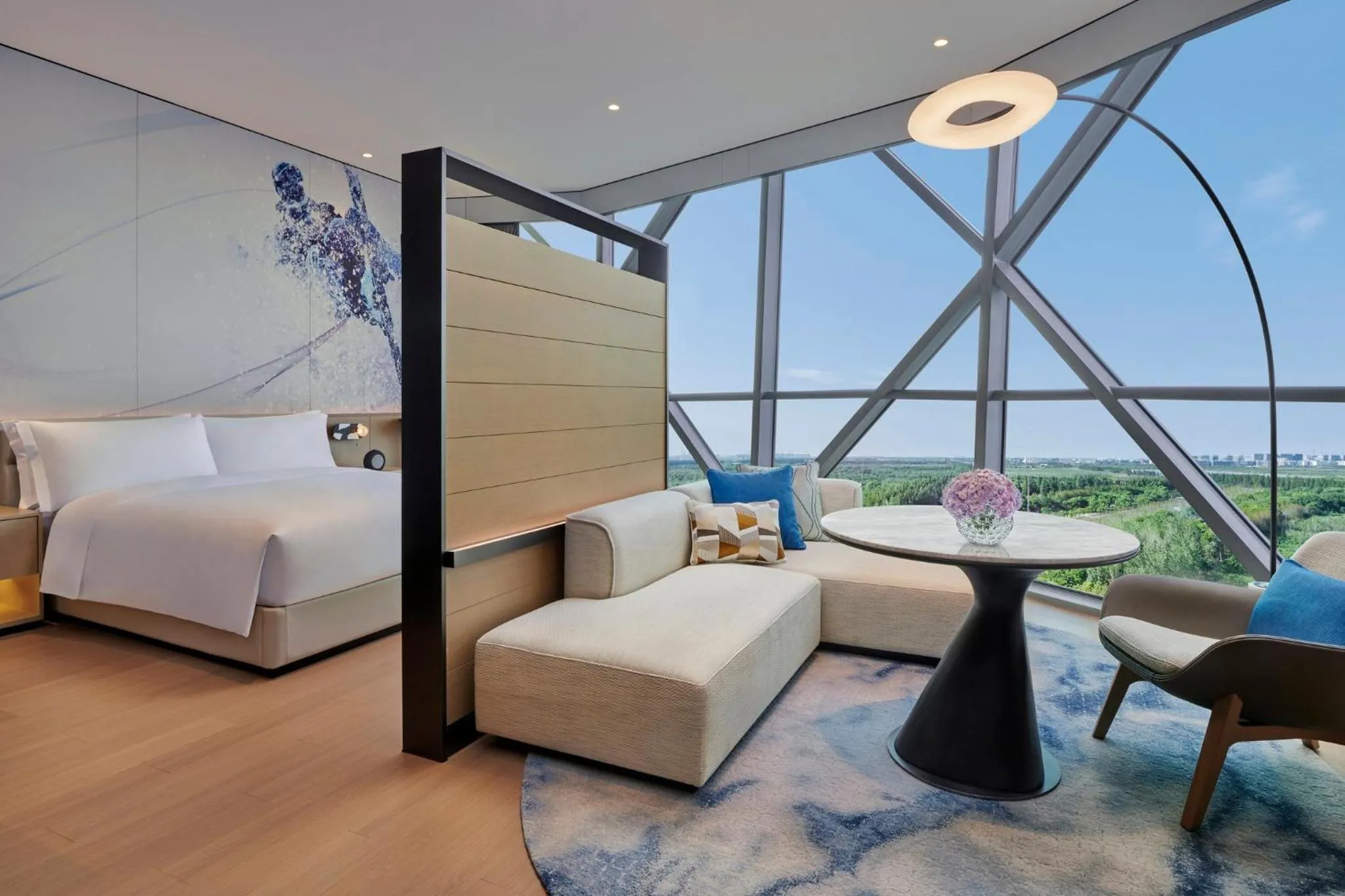 Photo of the whole room, Bed in Crowne Plaza Shanghai Snow World by IHG