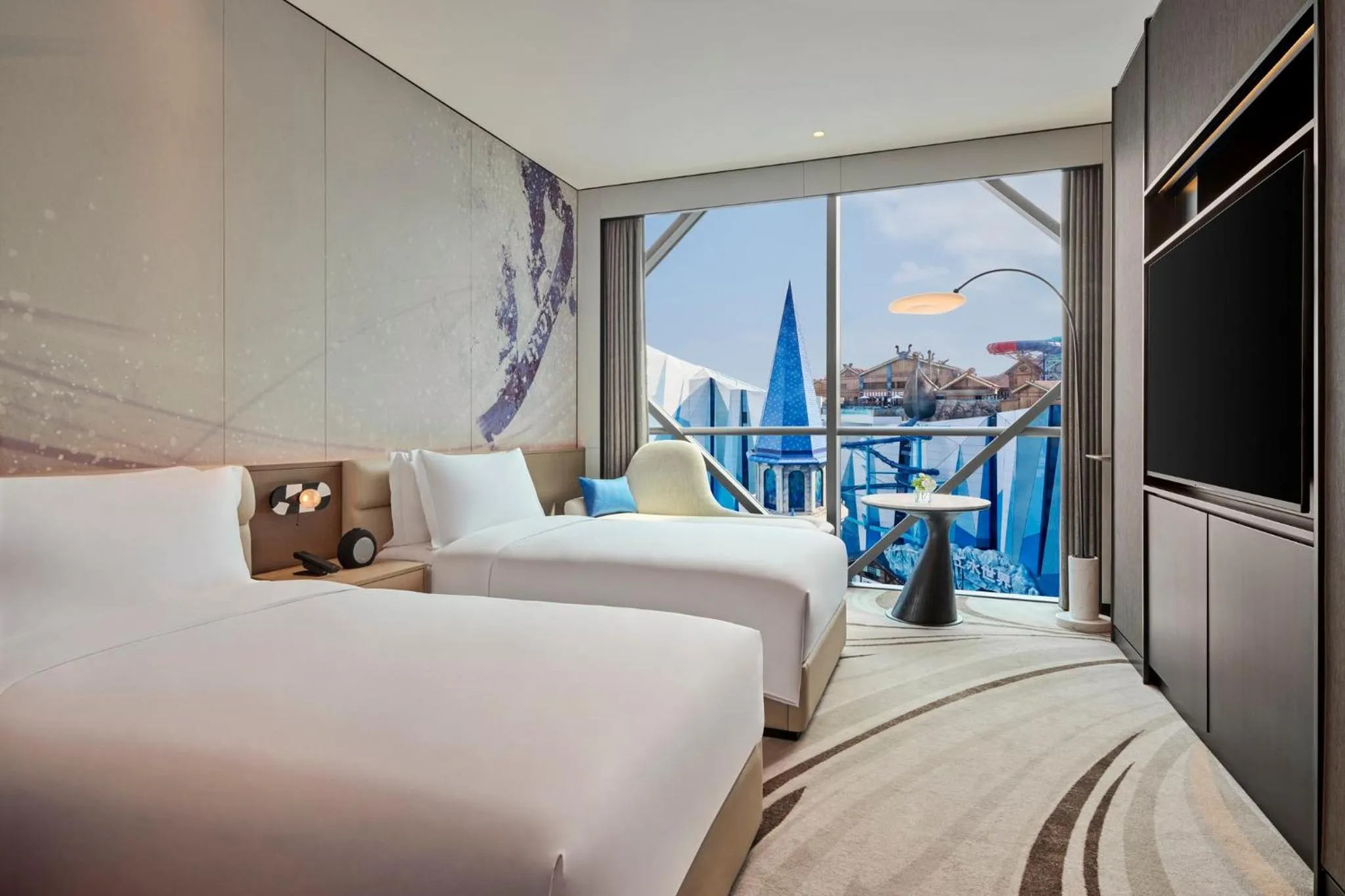 Photo of the whole room, Bed in Crowne Plaza Shanghai Snow World by IHG