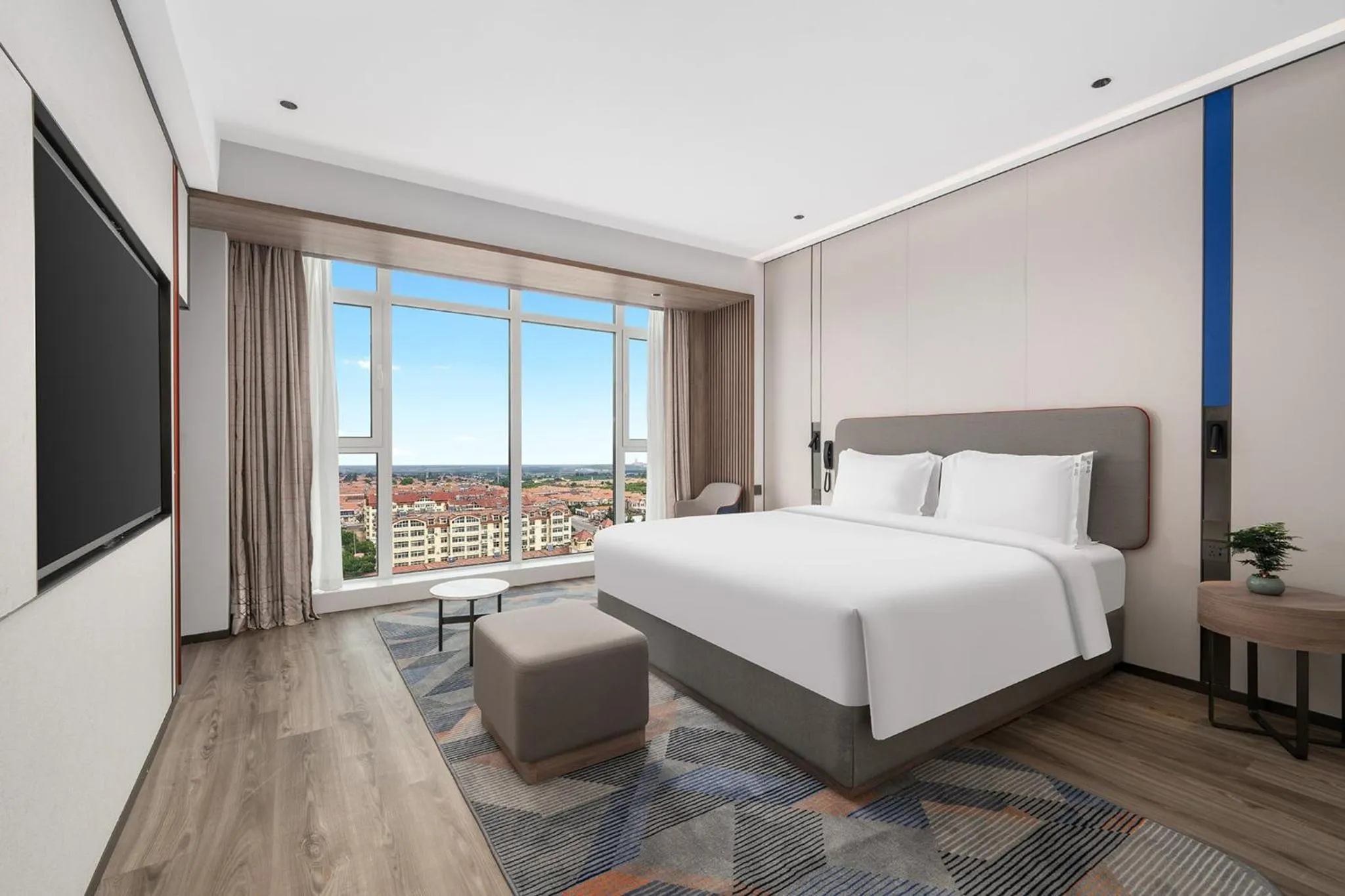 Photo of the whole room, Bed in Holiday Inn Express Qingdao Hongdao Station by IHG - Qingdao International Airport