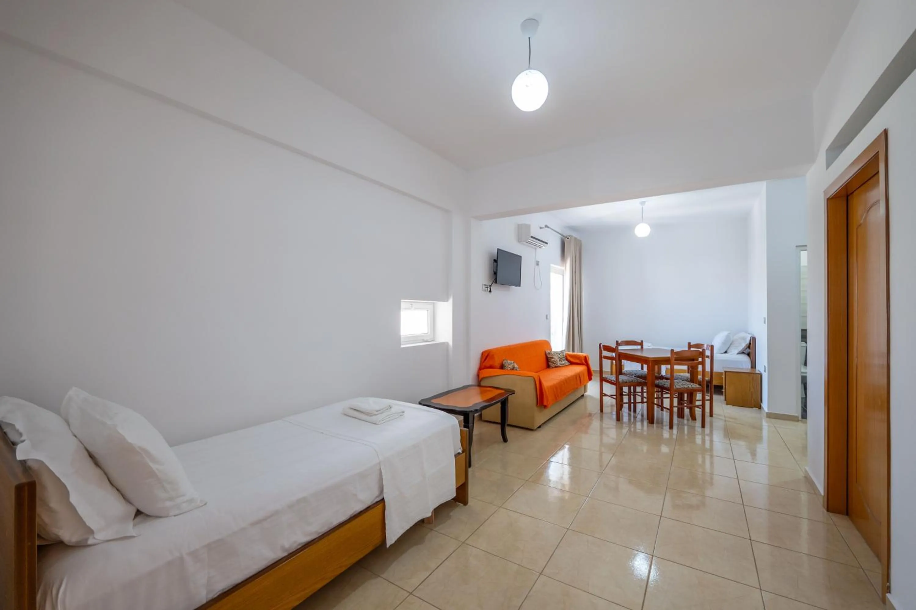 TV and multimedia, Bed in Aleksander ApartHotel