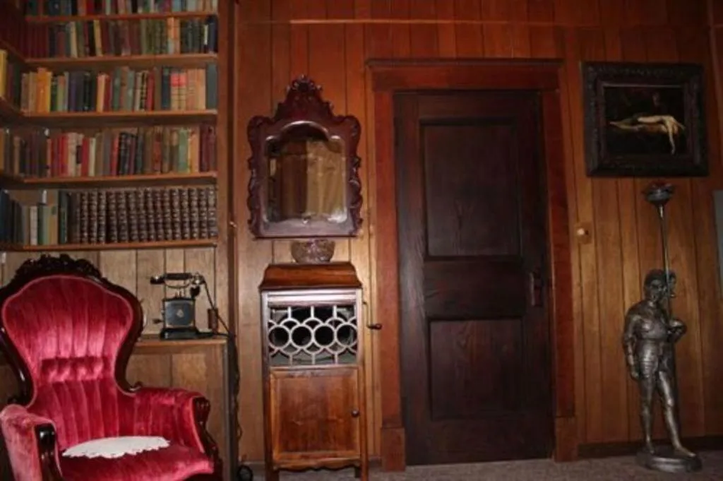 Living room in Millsap-Baker Estate