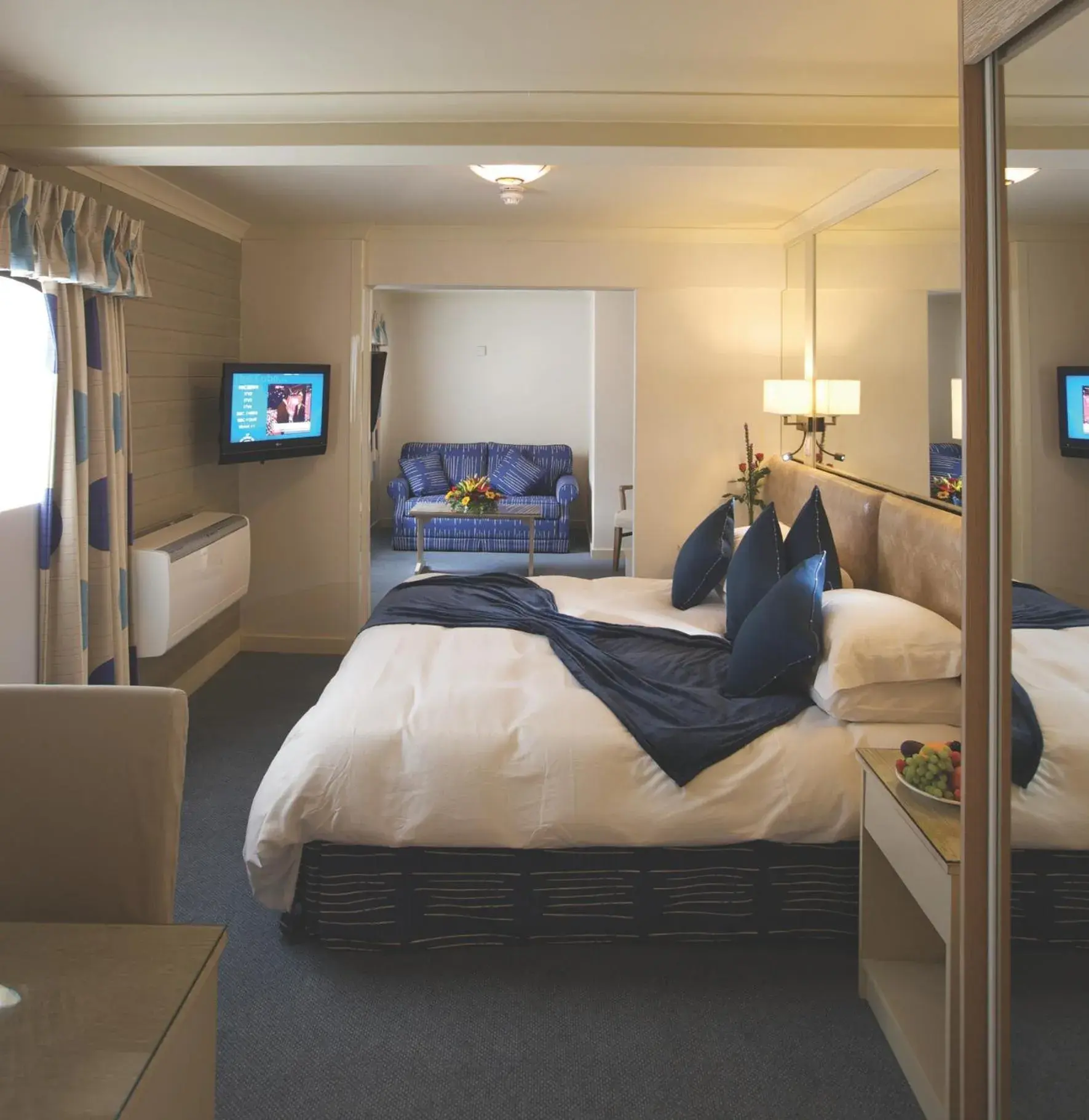 Superior Double Room in Cobo Bay Hotel Superior Double Room in Cobo Bay Hotel