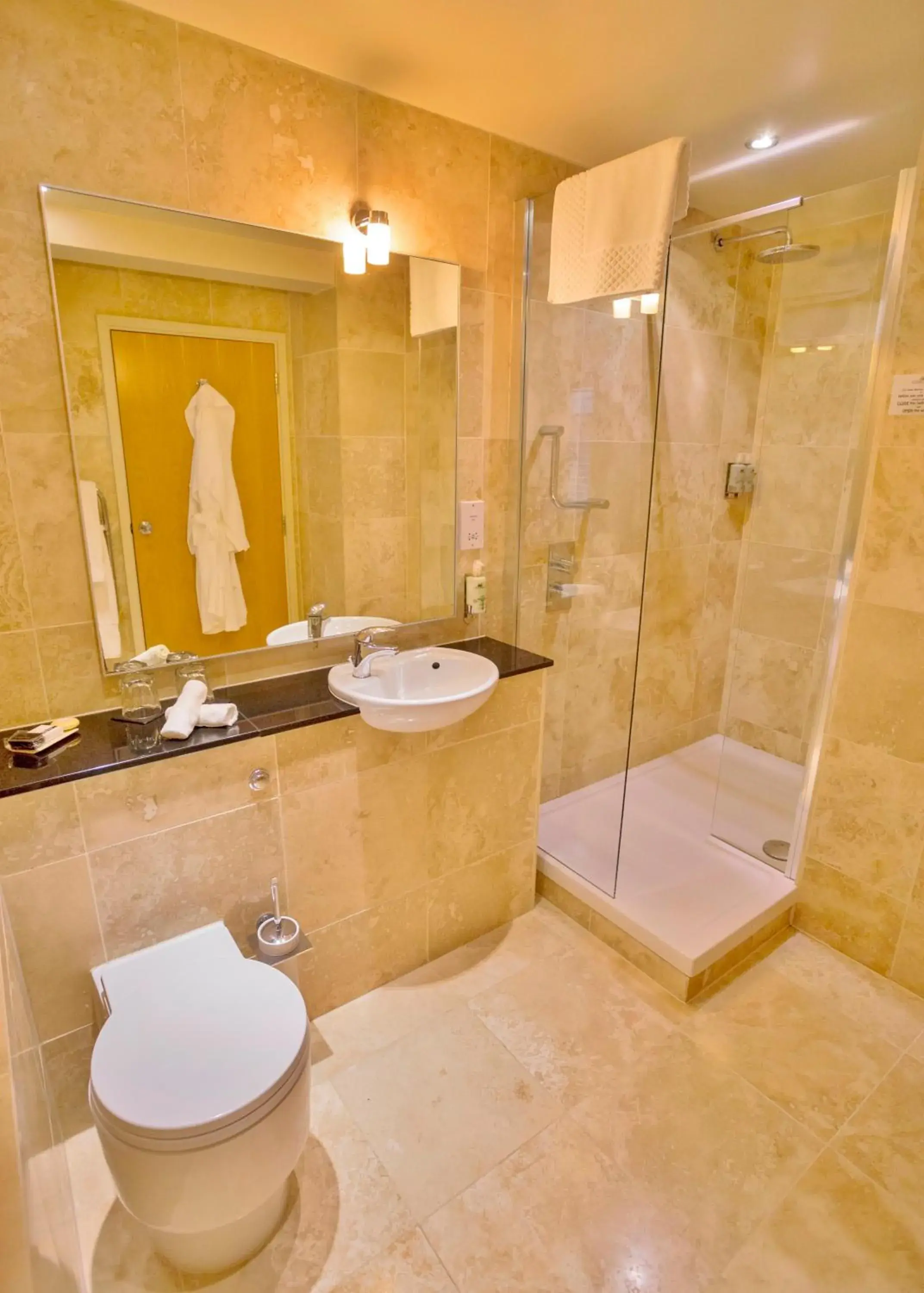 Standard Double/Twin Room in Cobo Bay Hotel Standard Double/Twin Room in Cobo Bay Hotel