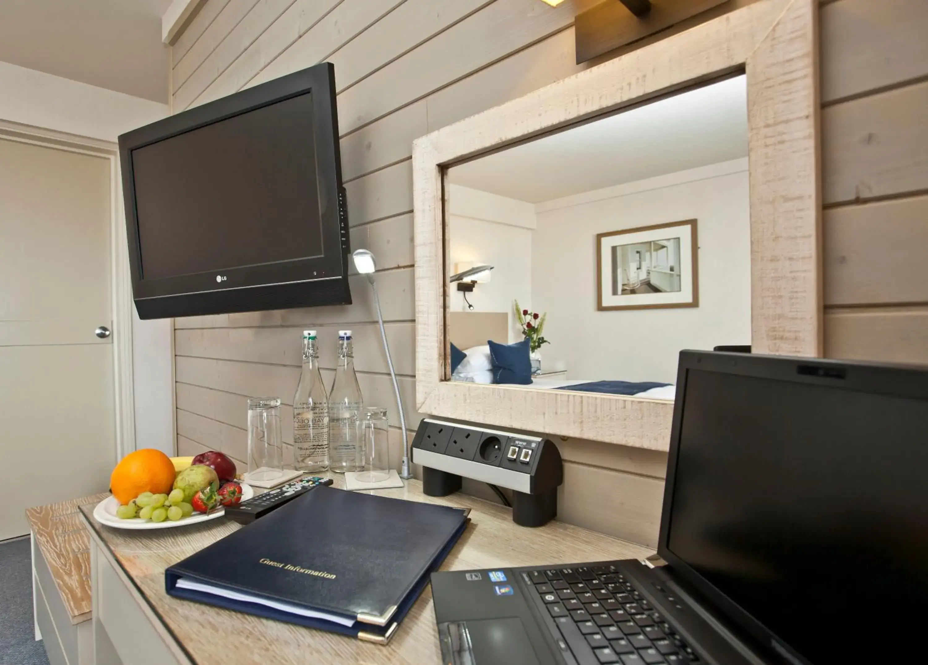 Superior Twin or Double Room in Cobo Bay Hotel Superior Twin or Double Room in Cobo Bay Hotel