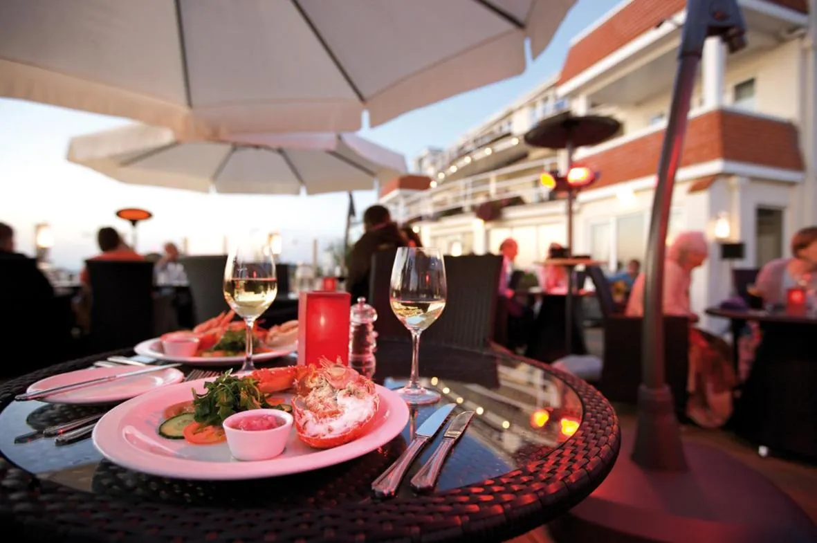 Restaurant/places to eat in Cobo Bay Hotel