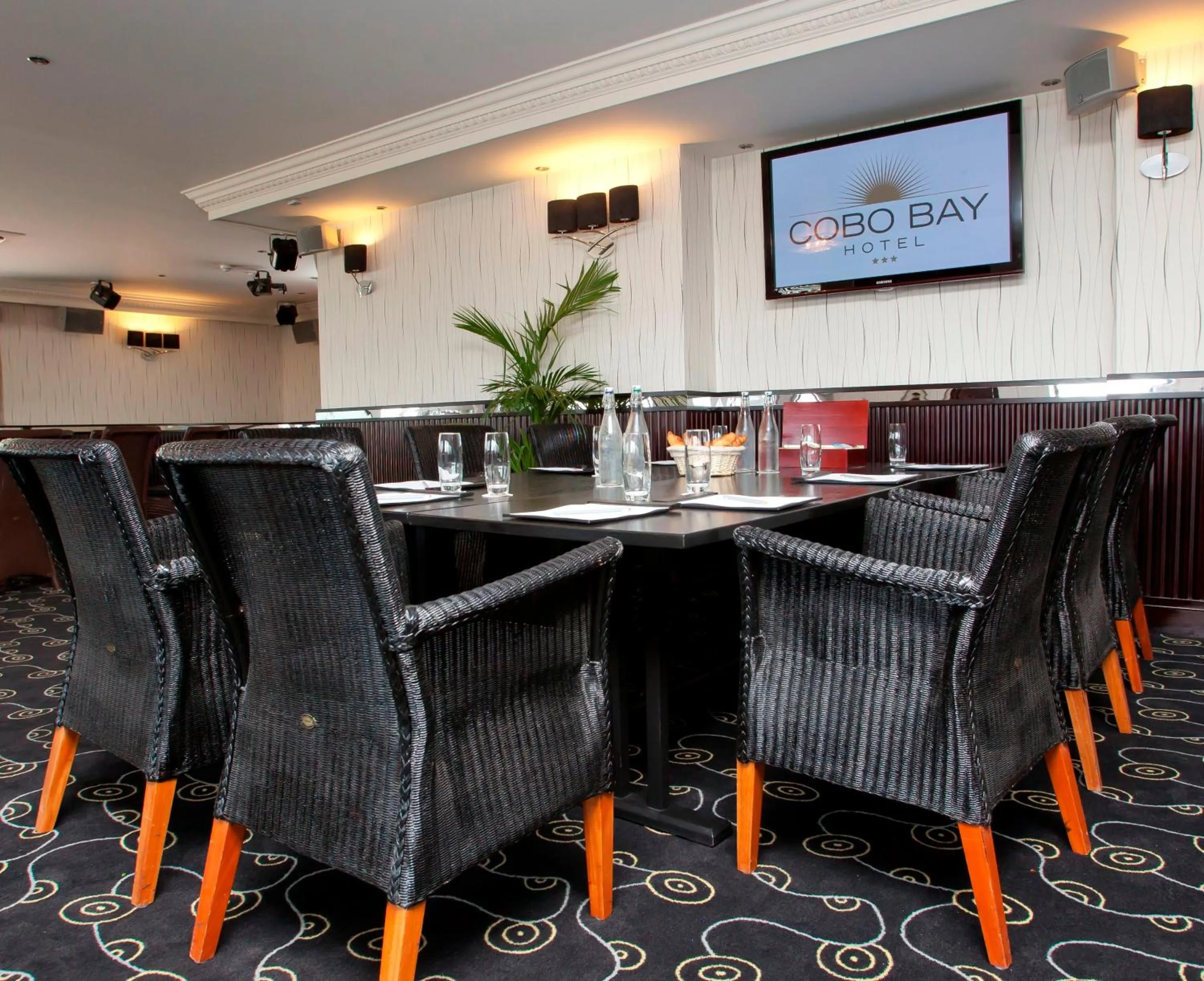 Restaurant/places to eat in Cobo Bay Hotel