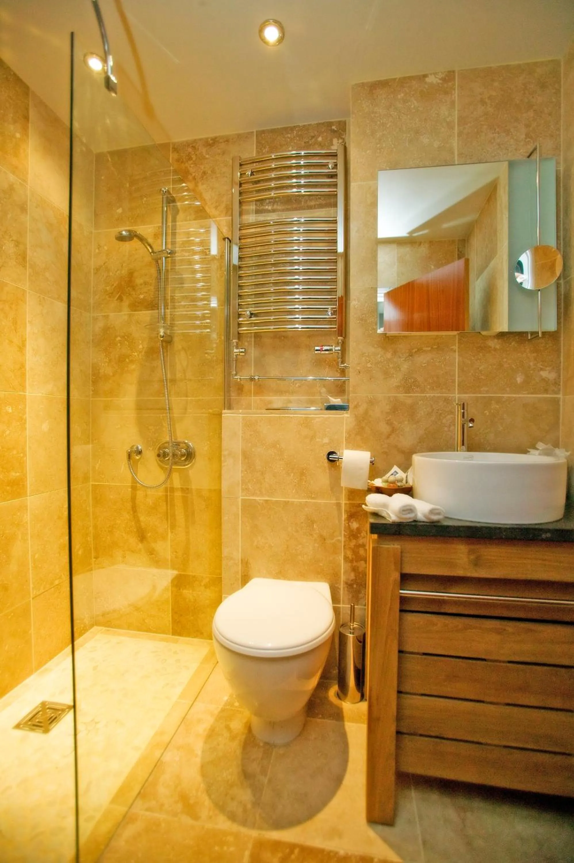 Bathroom in Cobo Bay Hotel