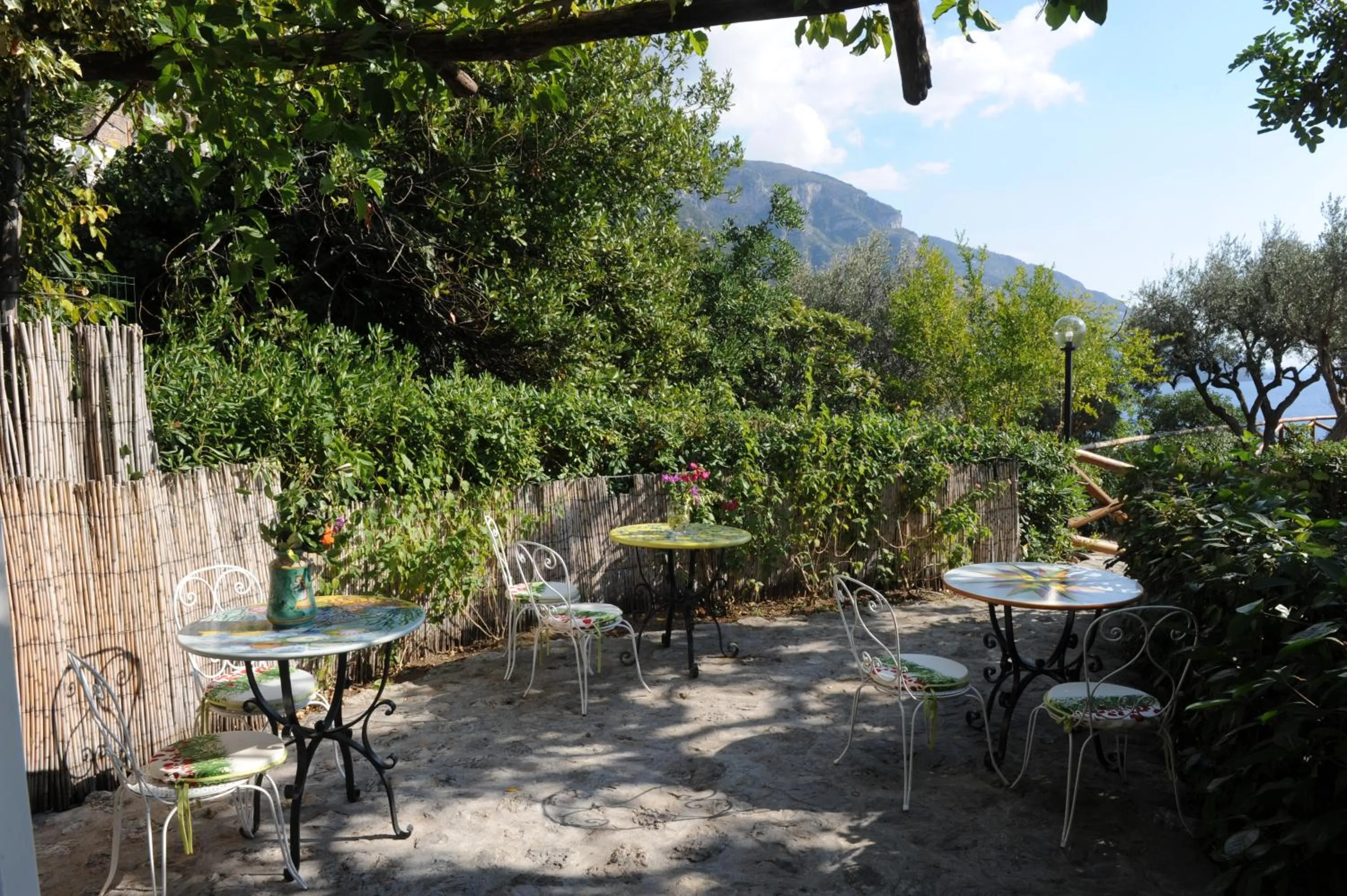 Patio in Hotel Dimora Fornillo