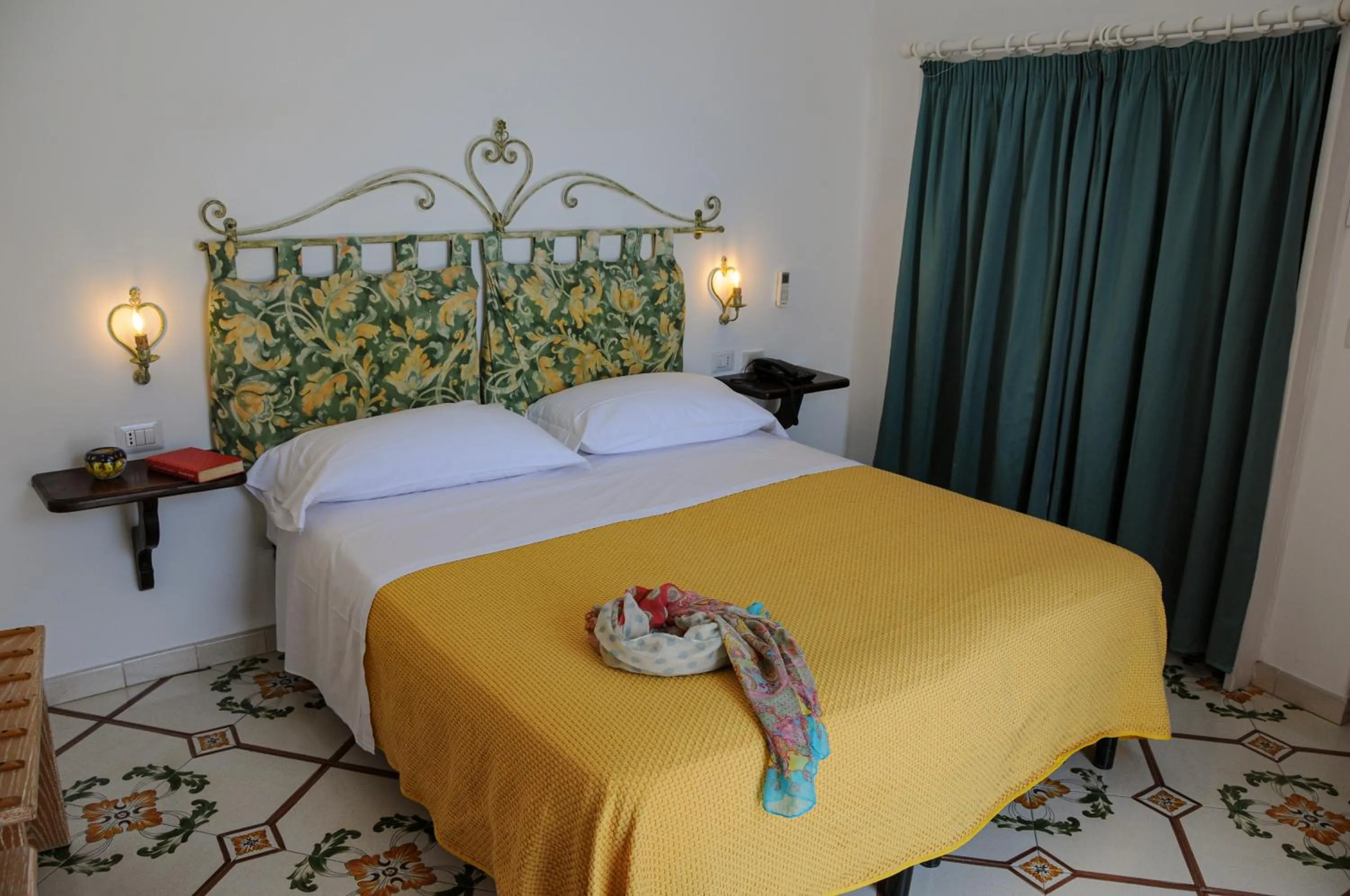 Bedroom, Bed in Hotel Dimora Fornillo