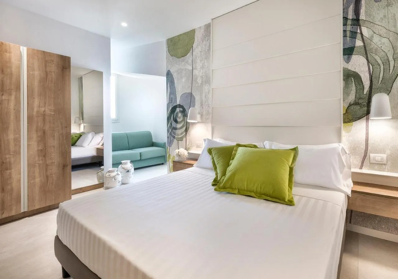 Photo of the whole room, Bed in Hotel Meeting