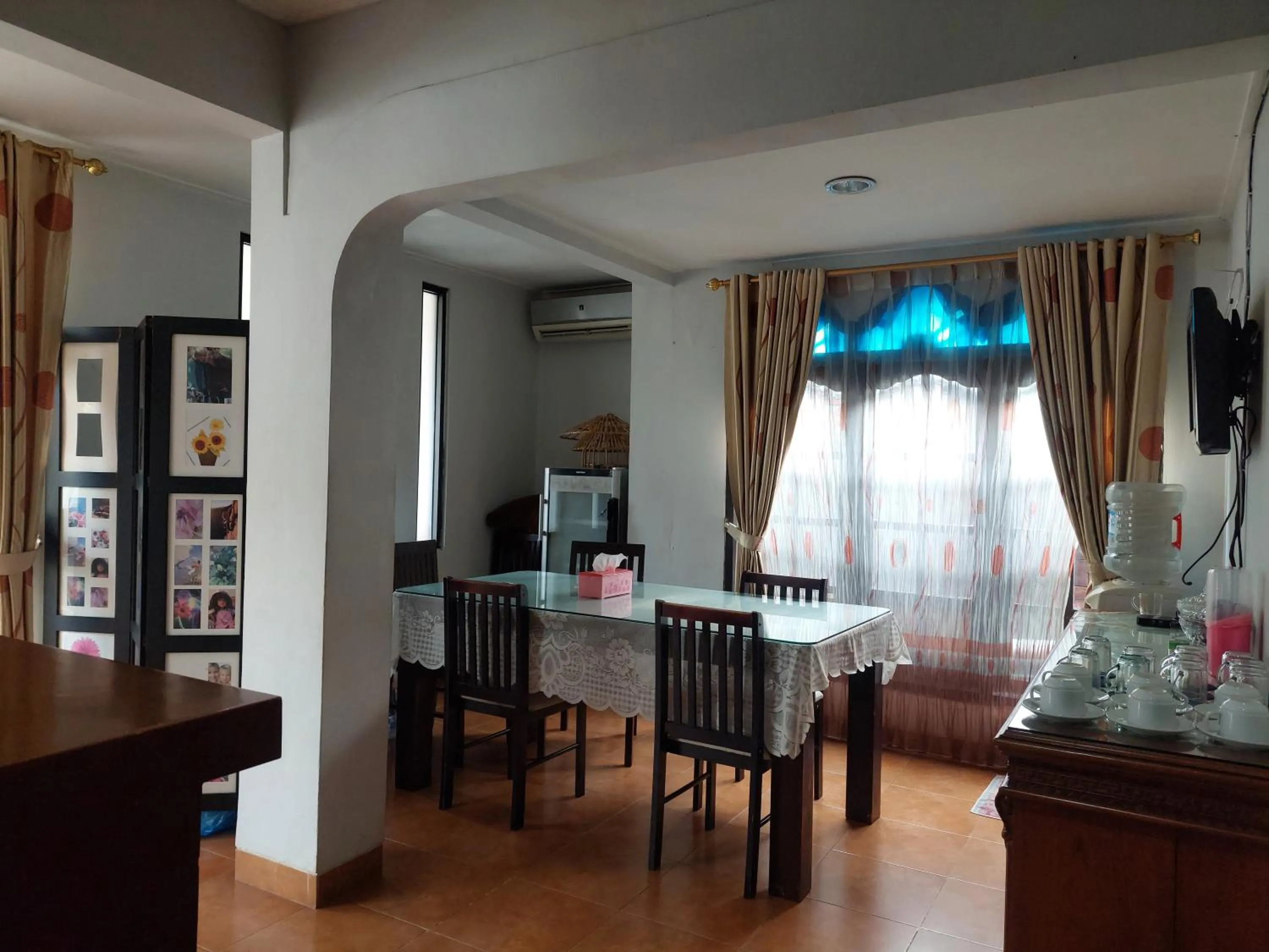 Dining area in Pondok Seruni Kemanggisan Jakarta