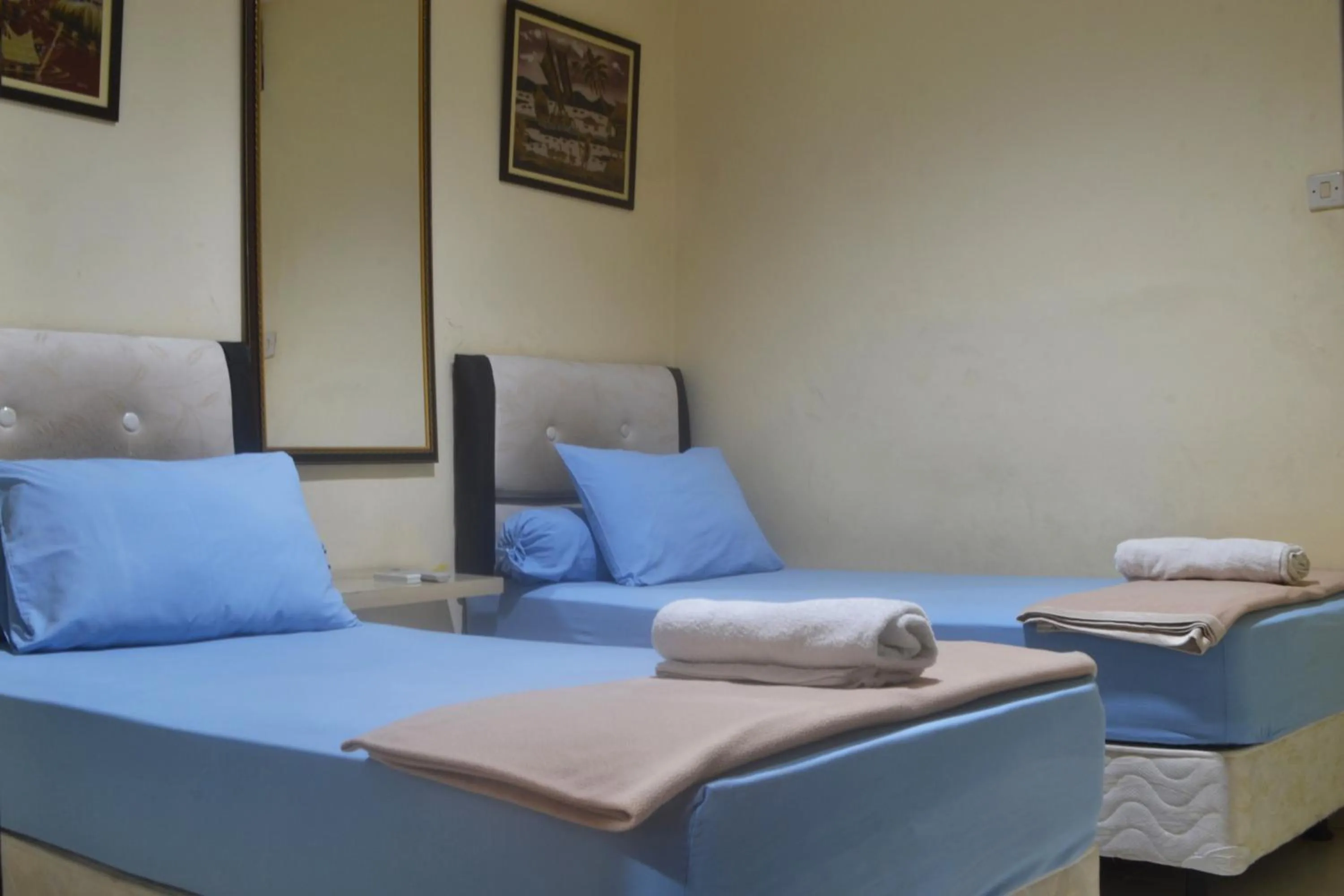 Bedroom, Bed in Pondok Seruni Kemanggisan Jakarta