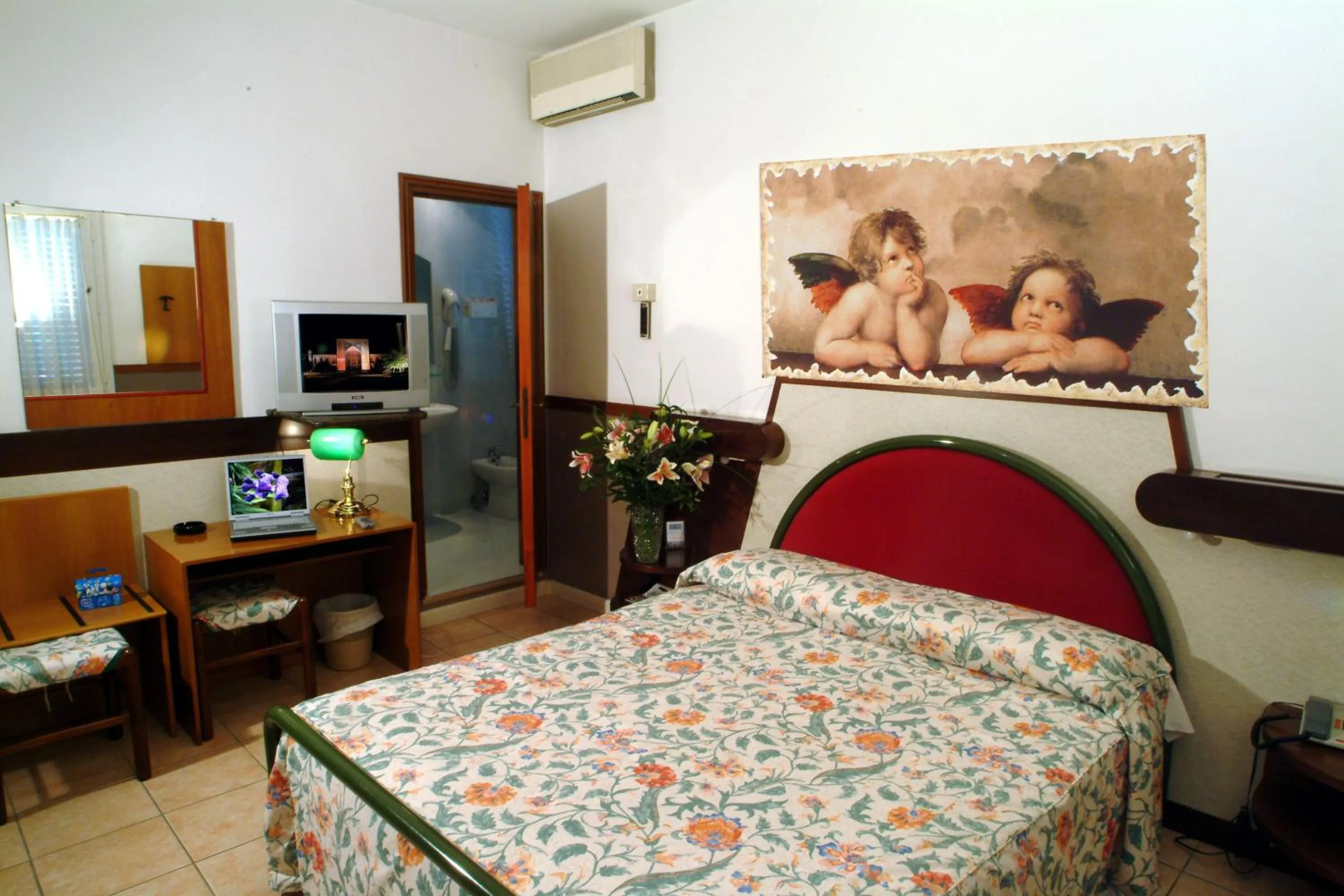Bedroom, Bed in Hotel Roma