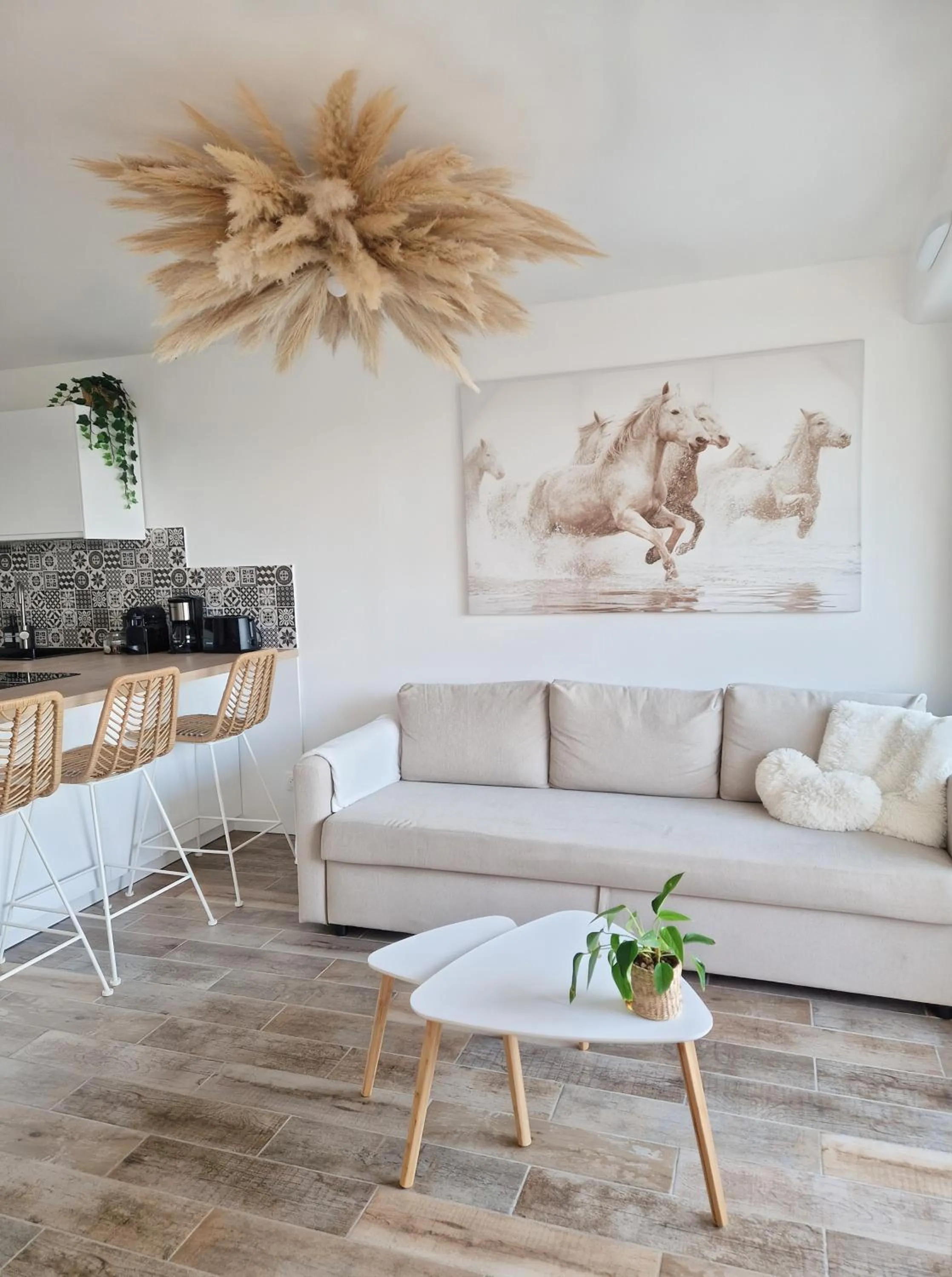 Living room in Sable & Pampas - Meublé de Tourisme 5 étoiles - Vue Panoramique & Terrasse - Climatisation - Plage à 200m