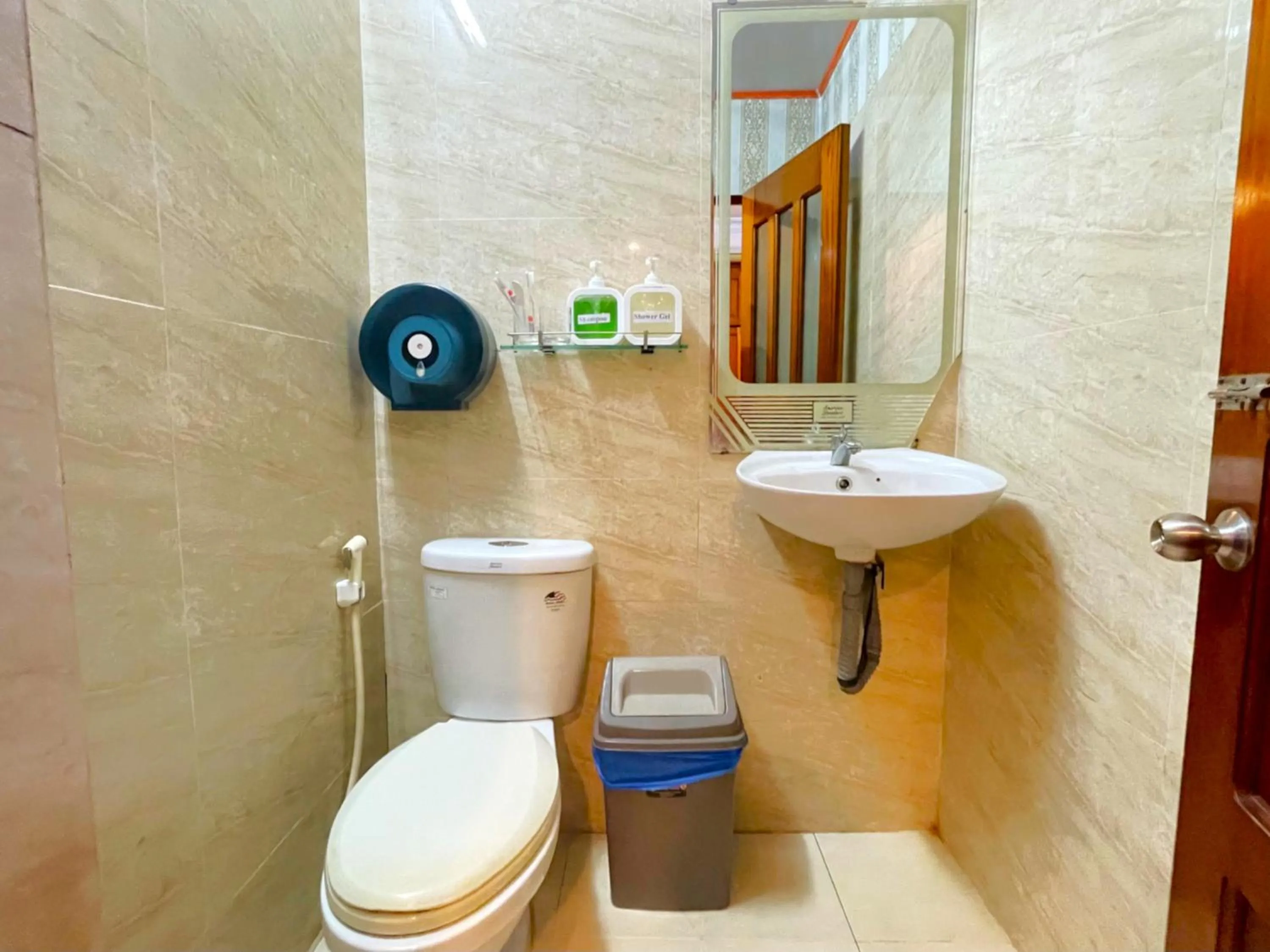 Toilet in Sakura Hostel Saigon