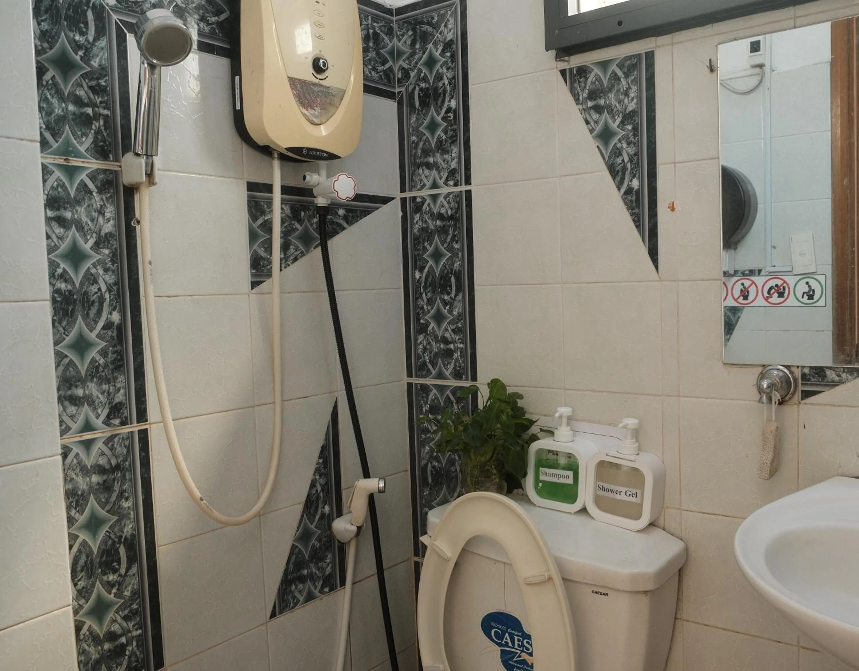 Toilet in Sakura Hostel Saigon