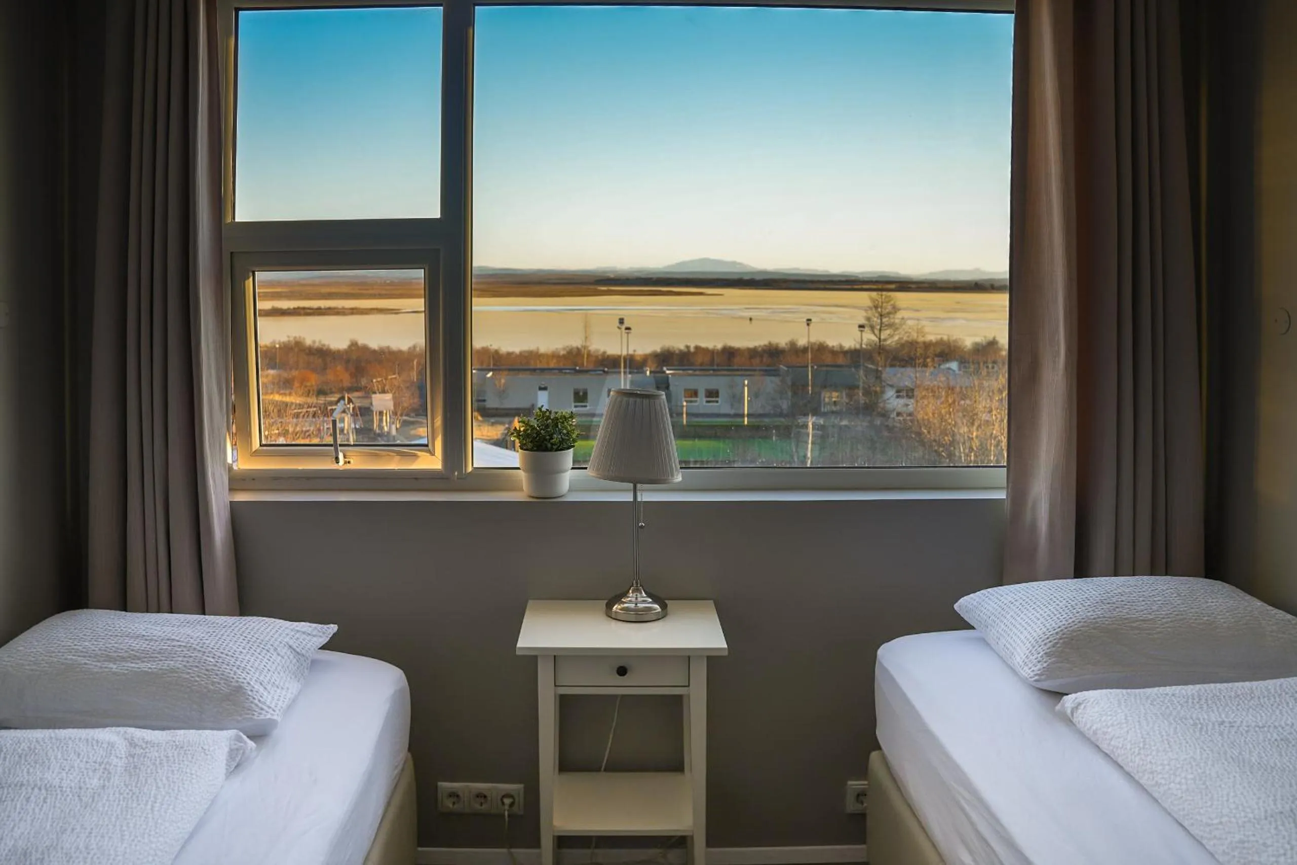 Lake view, Bed in Hótel Laugarvatn