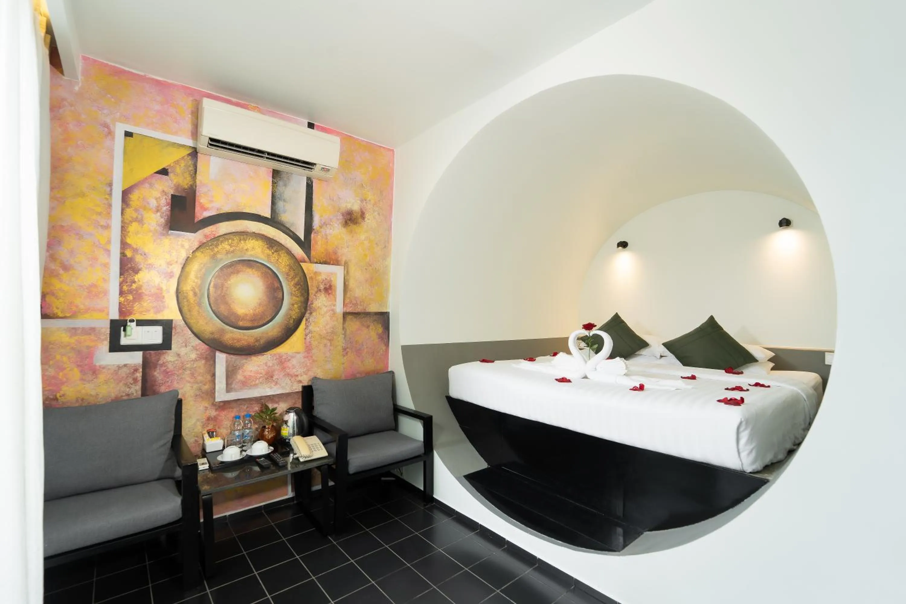 Bed in Tunnel Urban Retreat