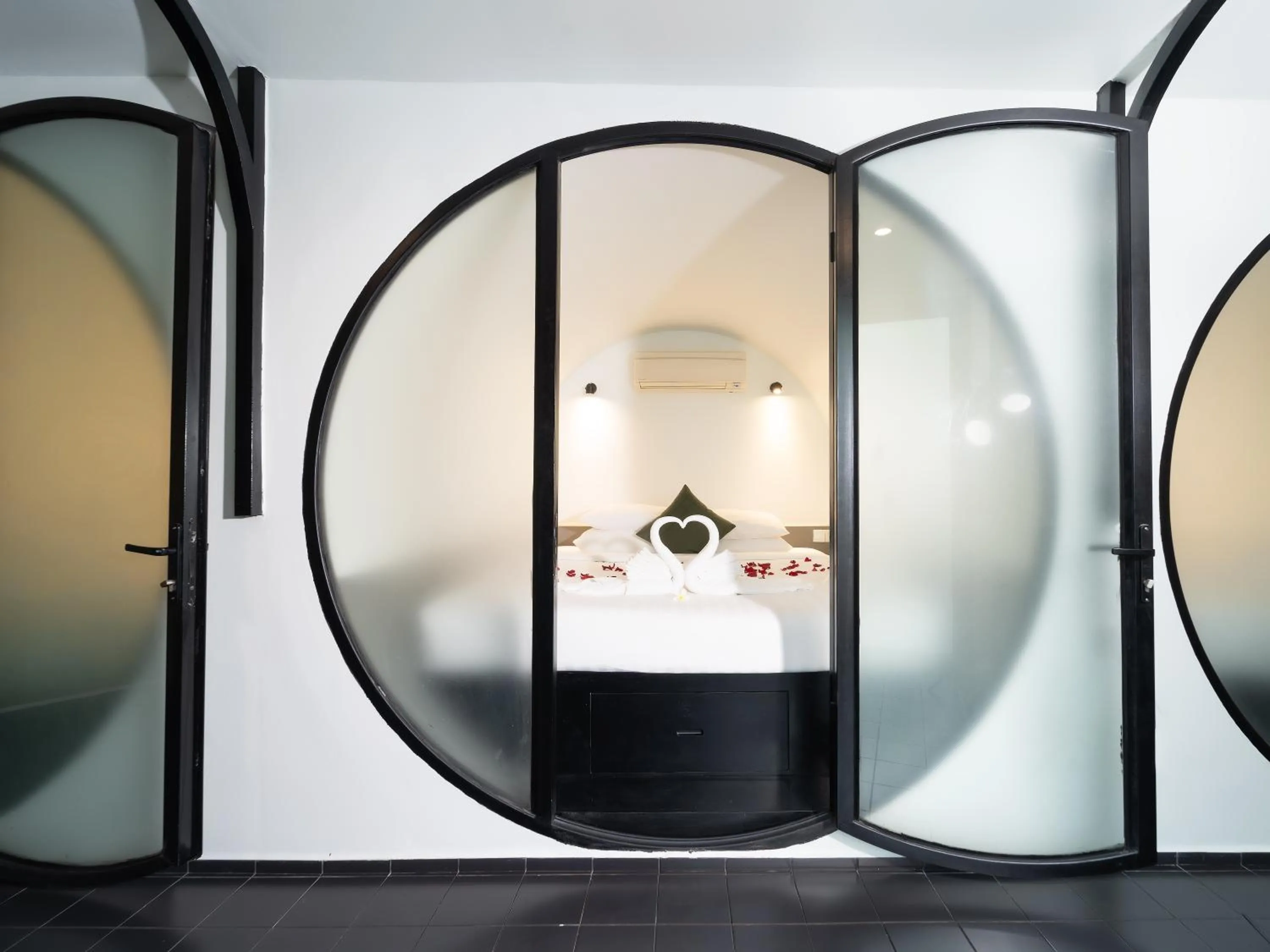 Bed in Tunnel Urban Retreat