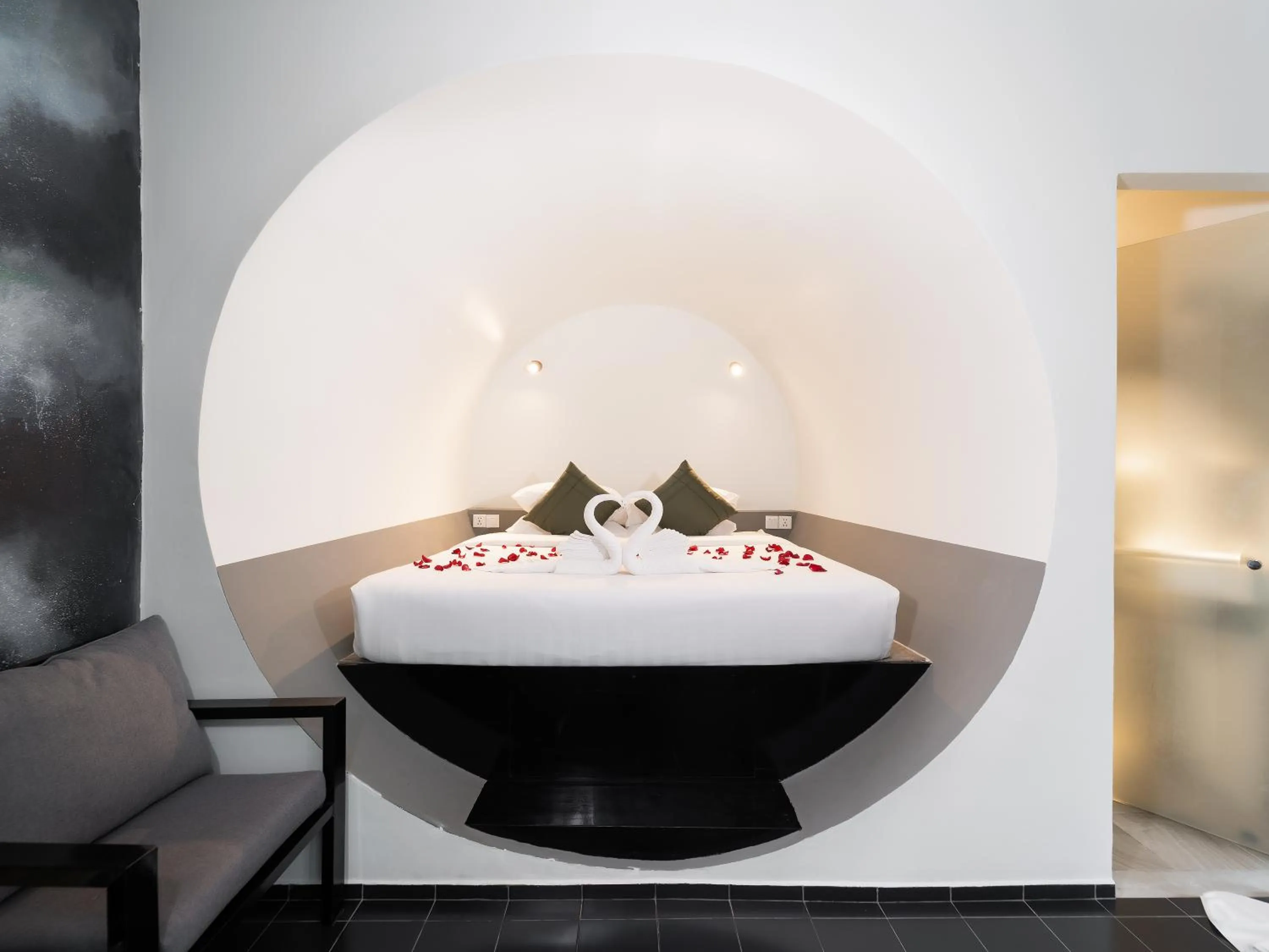 Bed in Tunnel Urban Retreat