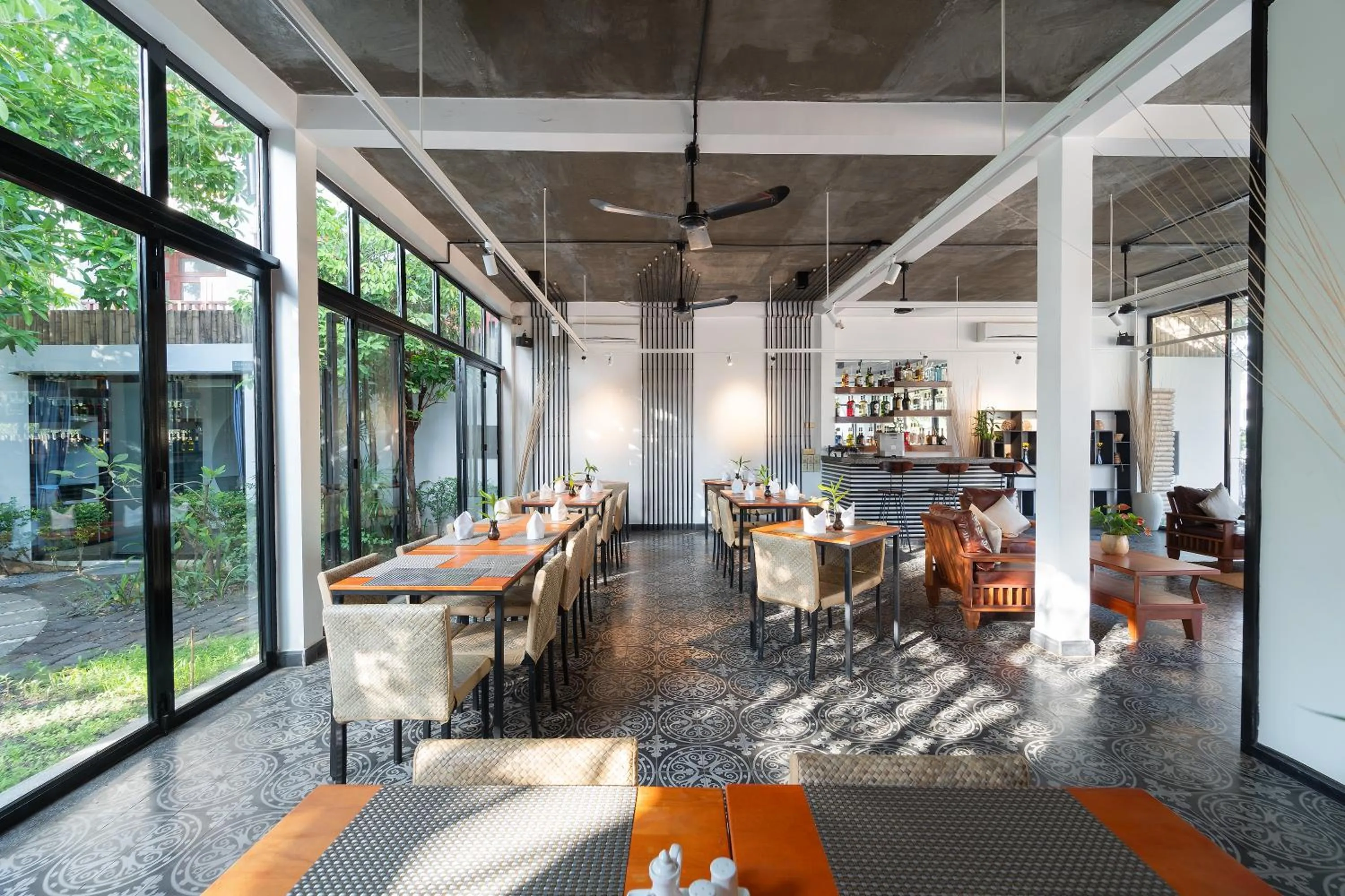 Restaurant/places to eat in Tunnel Urban Retreat