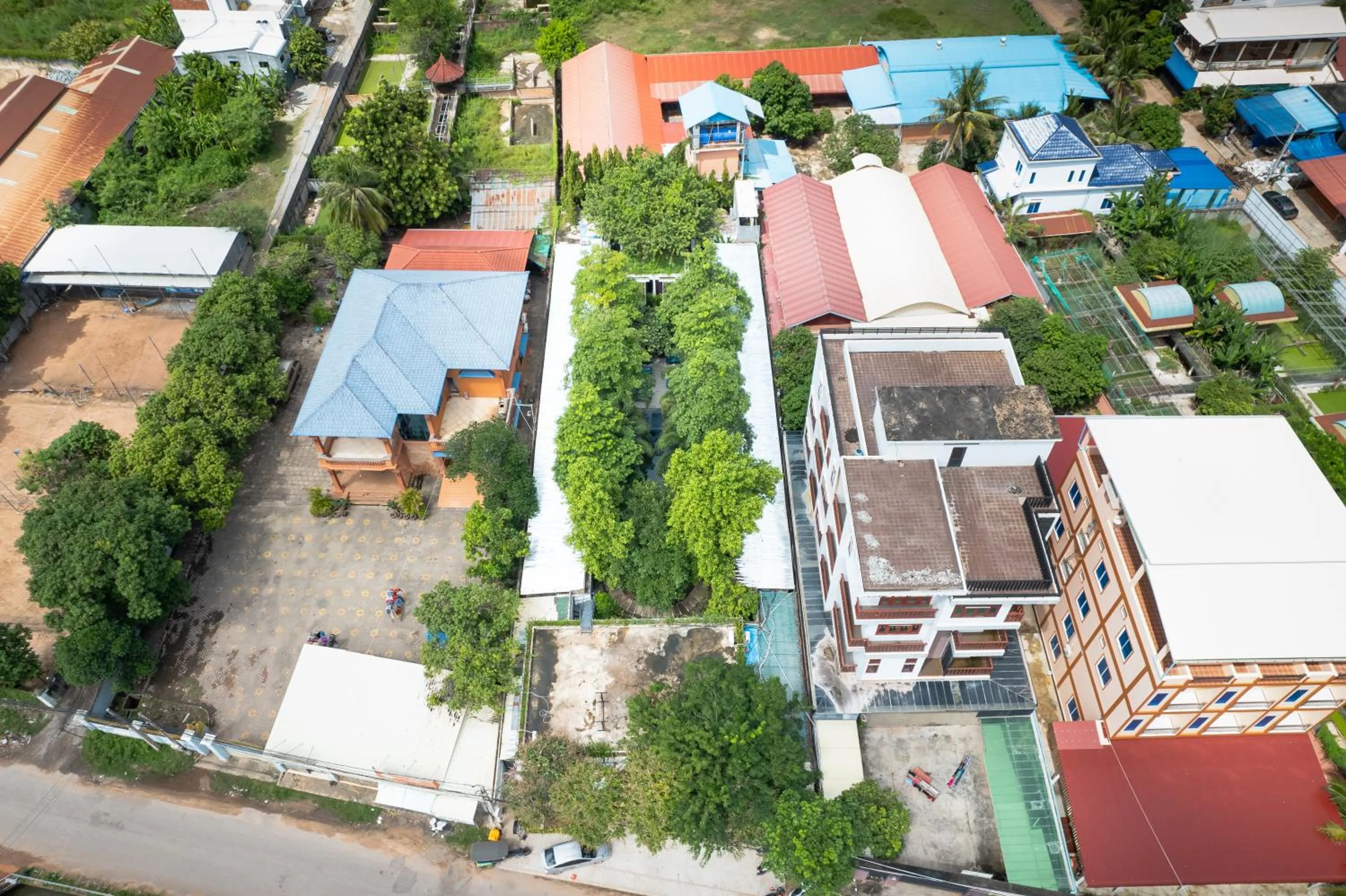 Property building in Tunnel Urban Retreat