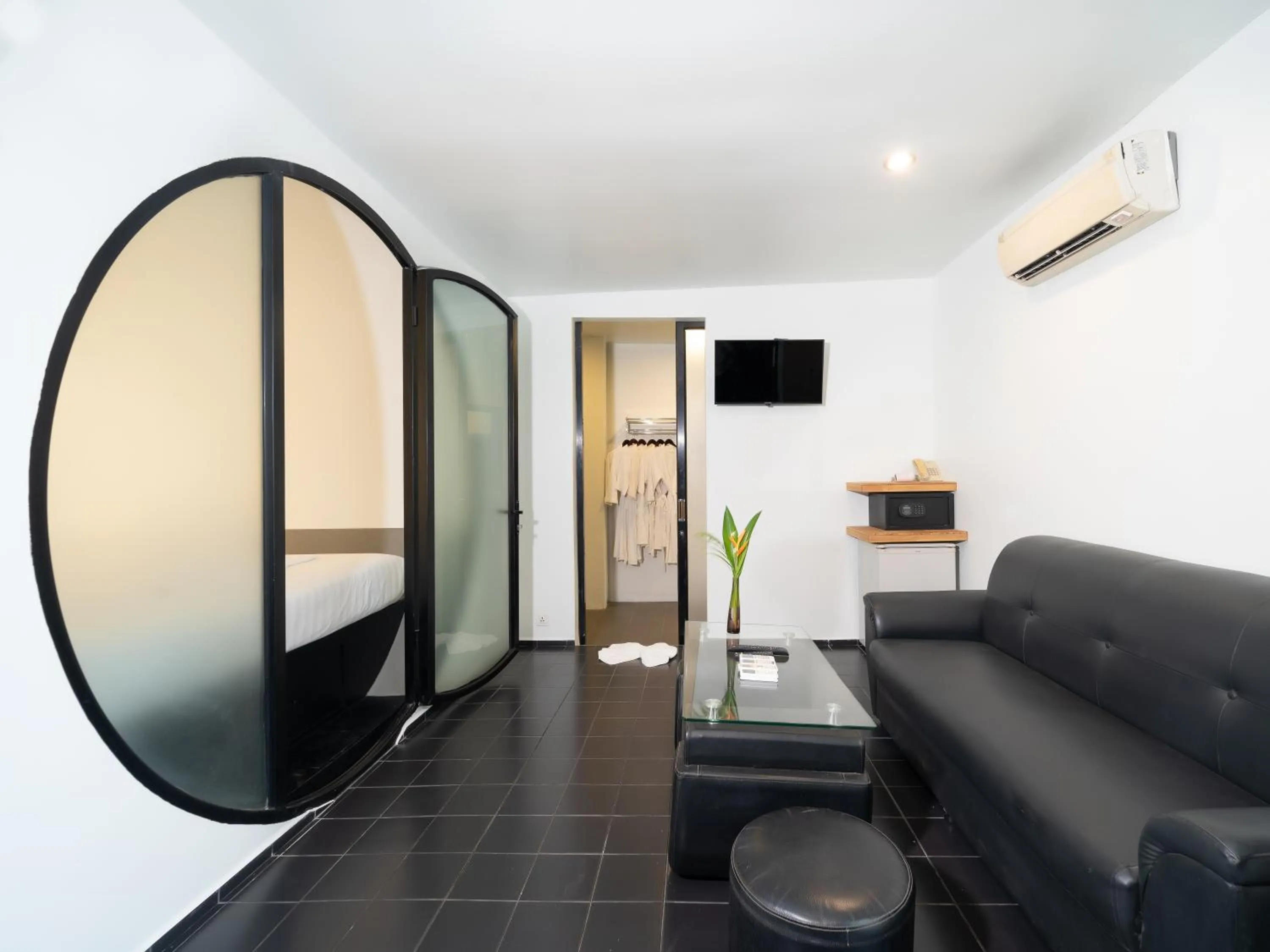 TV and multimedia in Tunnel Urban Retreat