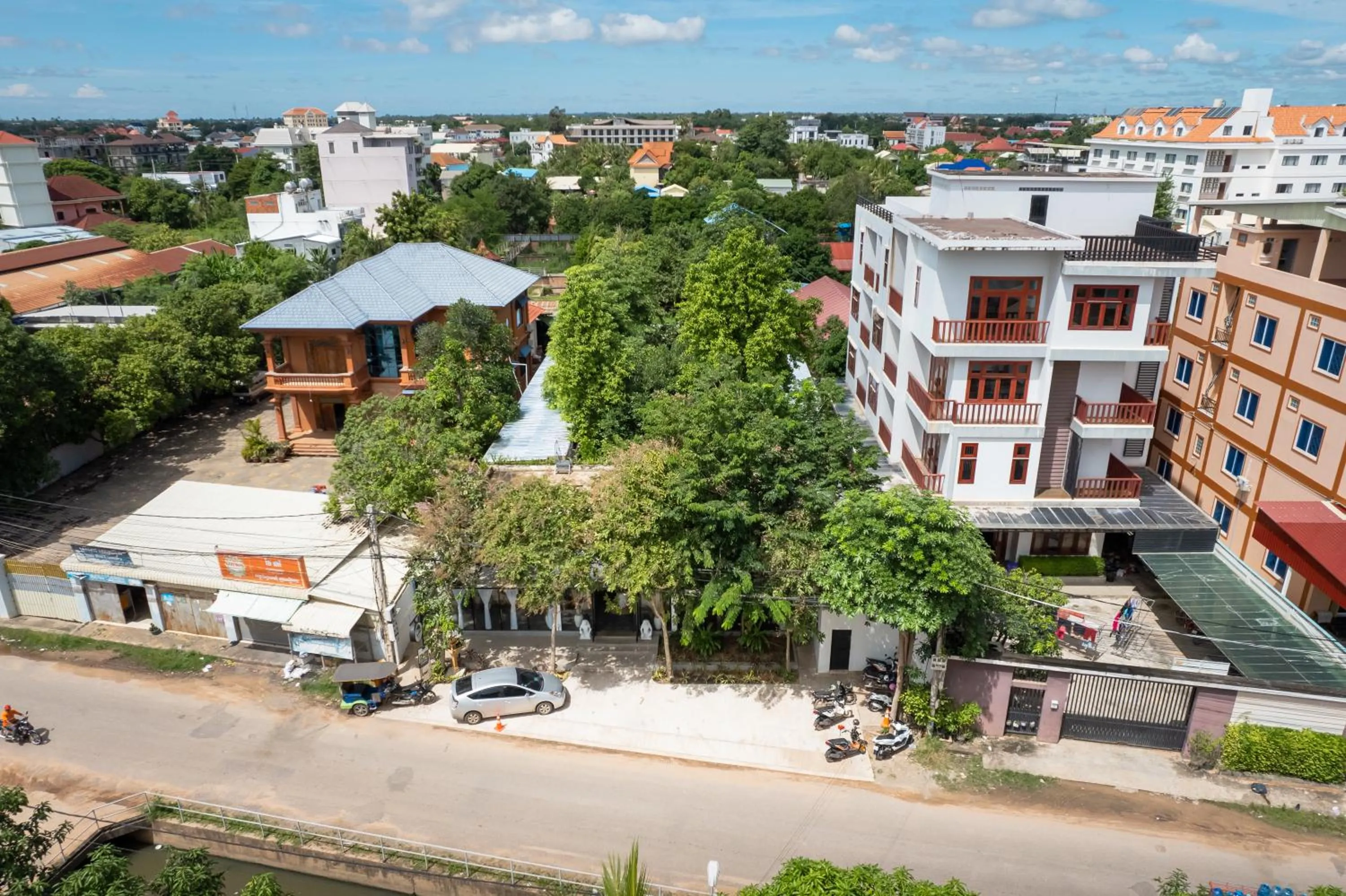 Day in Tunnel Urban Retreat