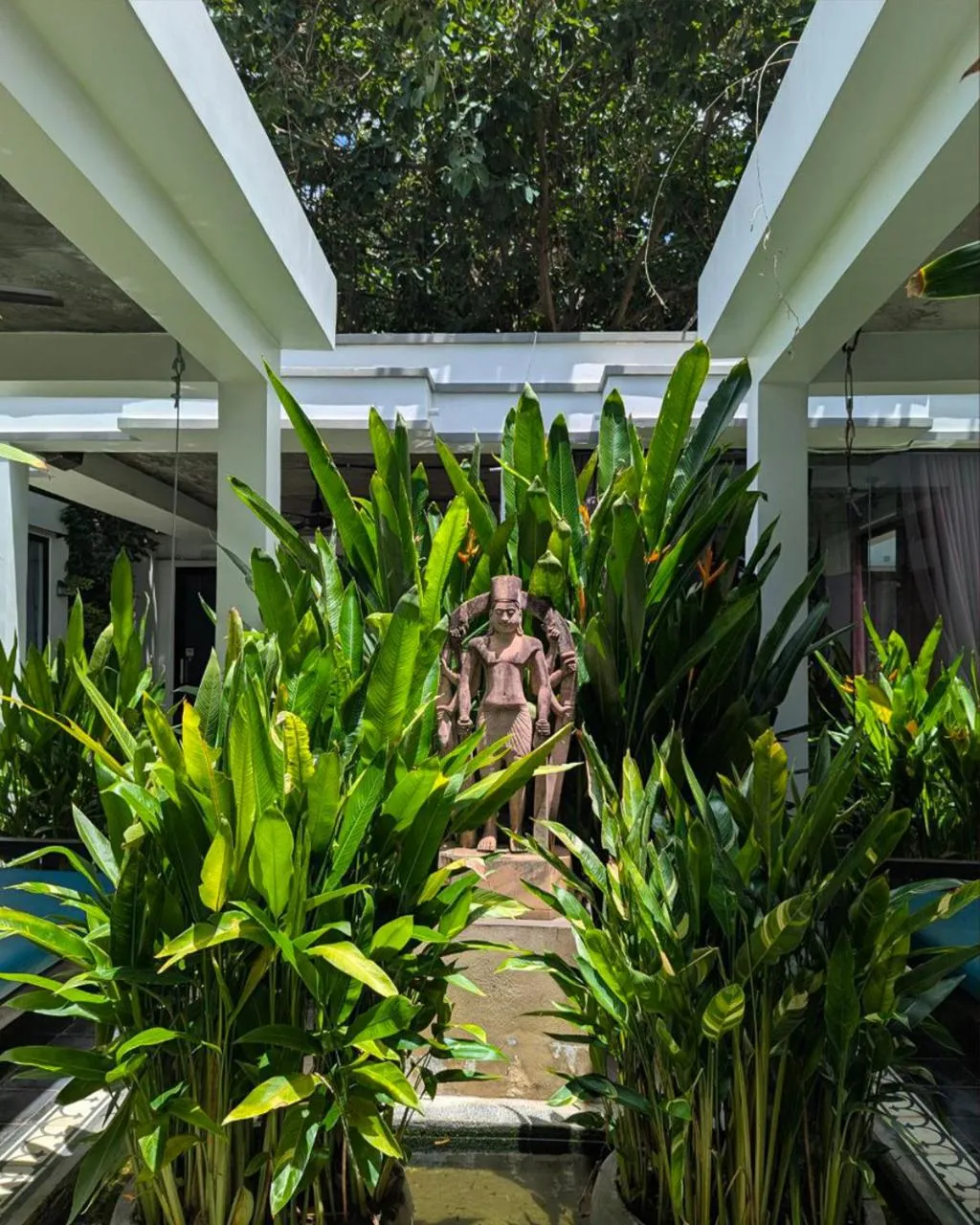 Day in Tunnel Urban Retreat