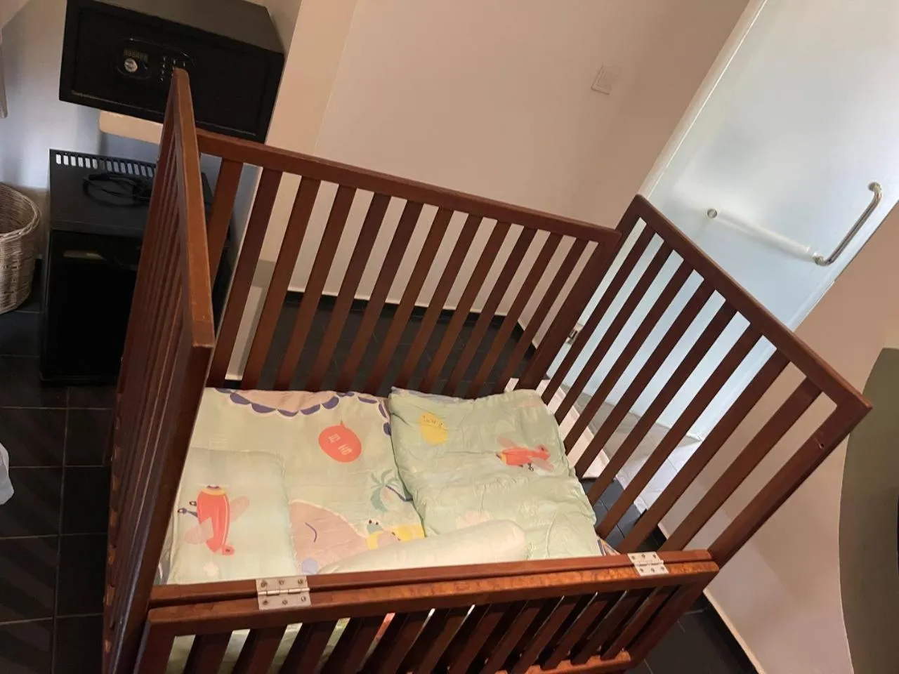 cot, Bed in Tunnel Urban Retreat