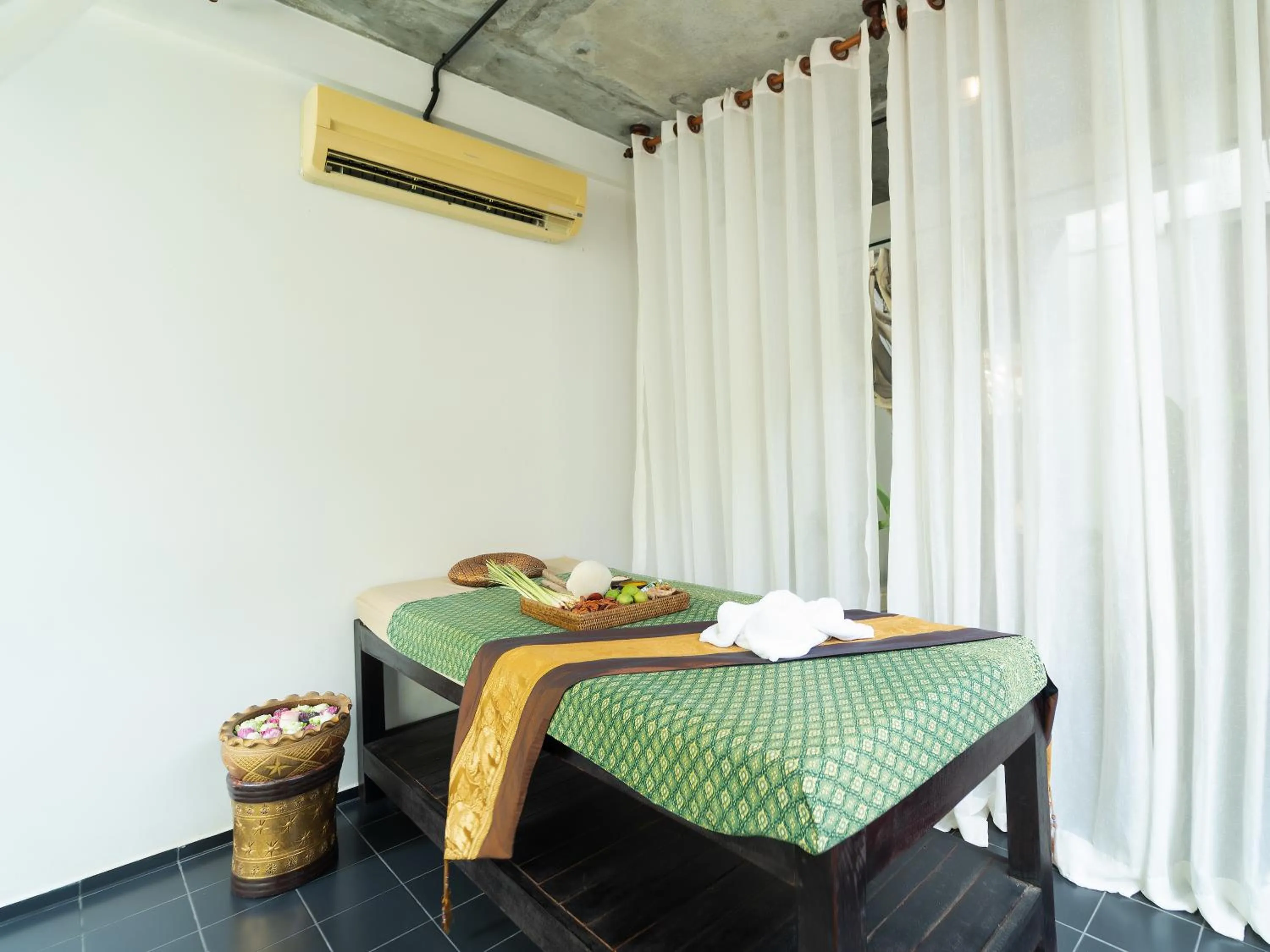 Massage in Tunnel Urban Retreat