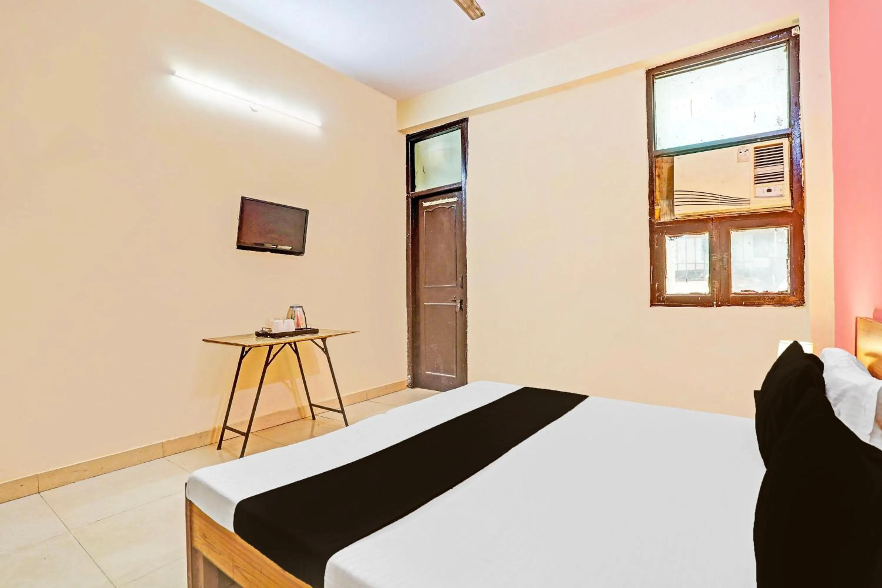 Facade/entrance, Bed in Hotel O Shubham Residency