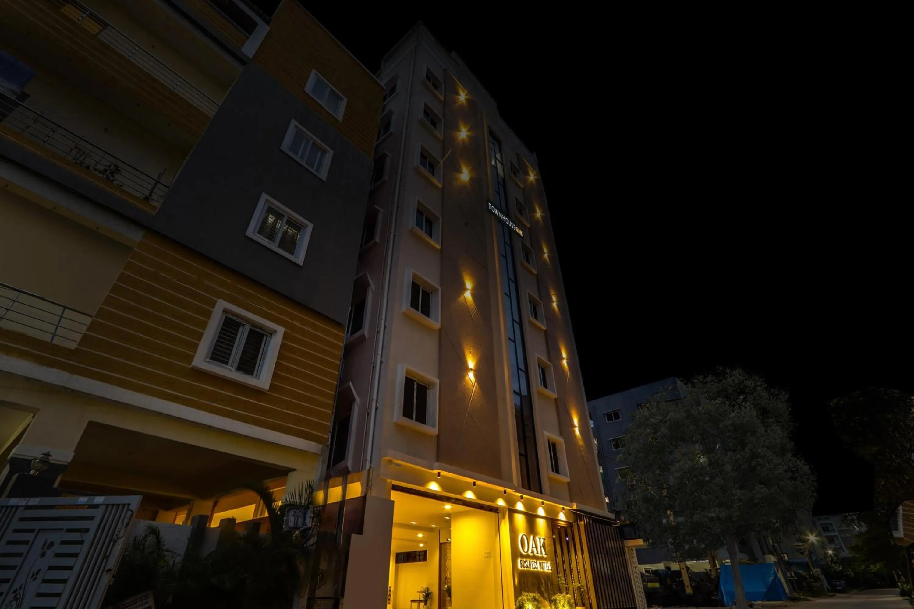 Facade/entrance in Townhouse OAK INDIGO BUSINESS HOTELS