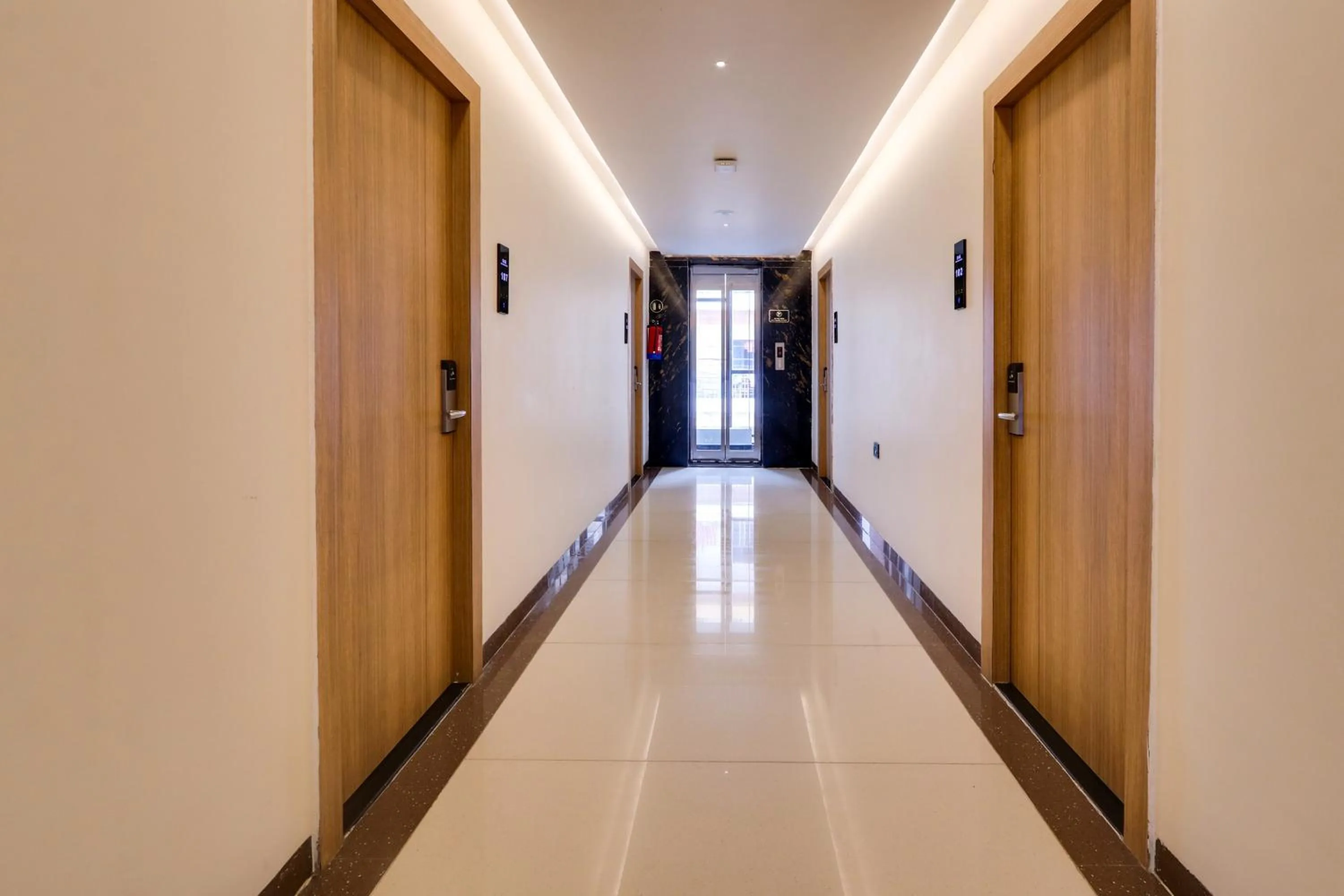 Lobby or reception in Townhouse OAK INDIGO BUSINESS HOTELS